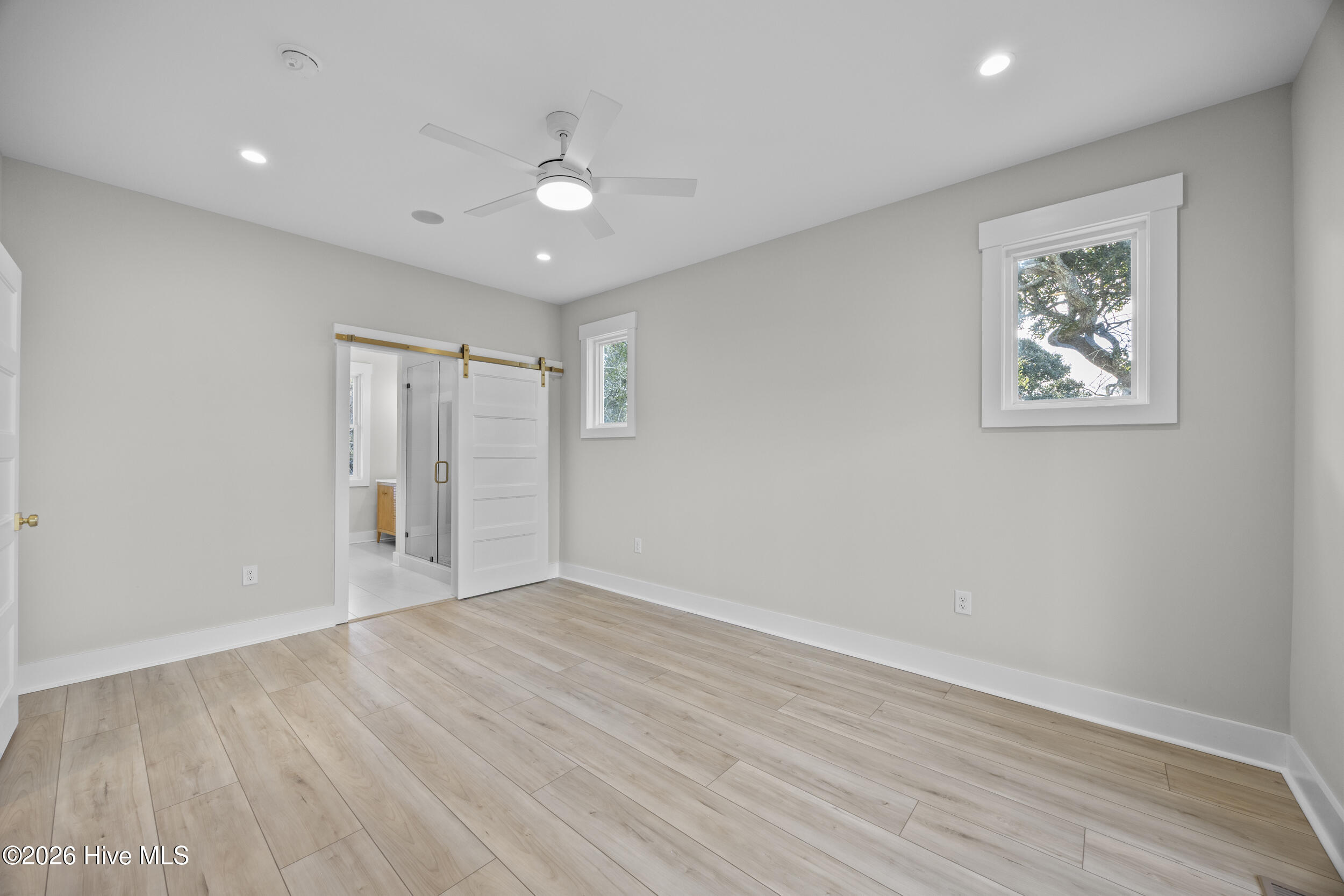 100543064 | Photo 16