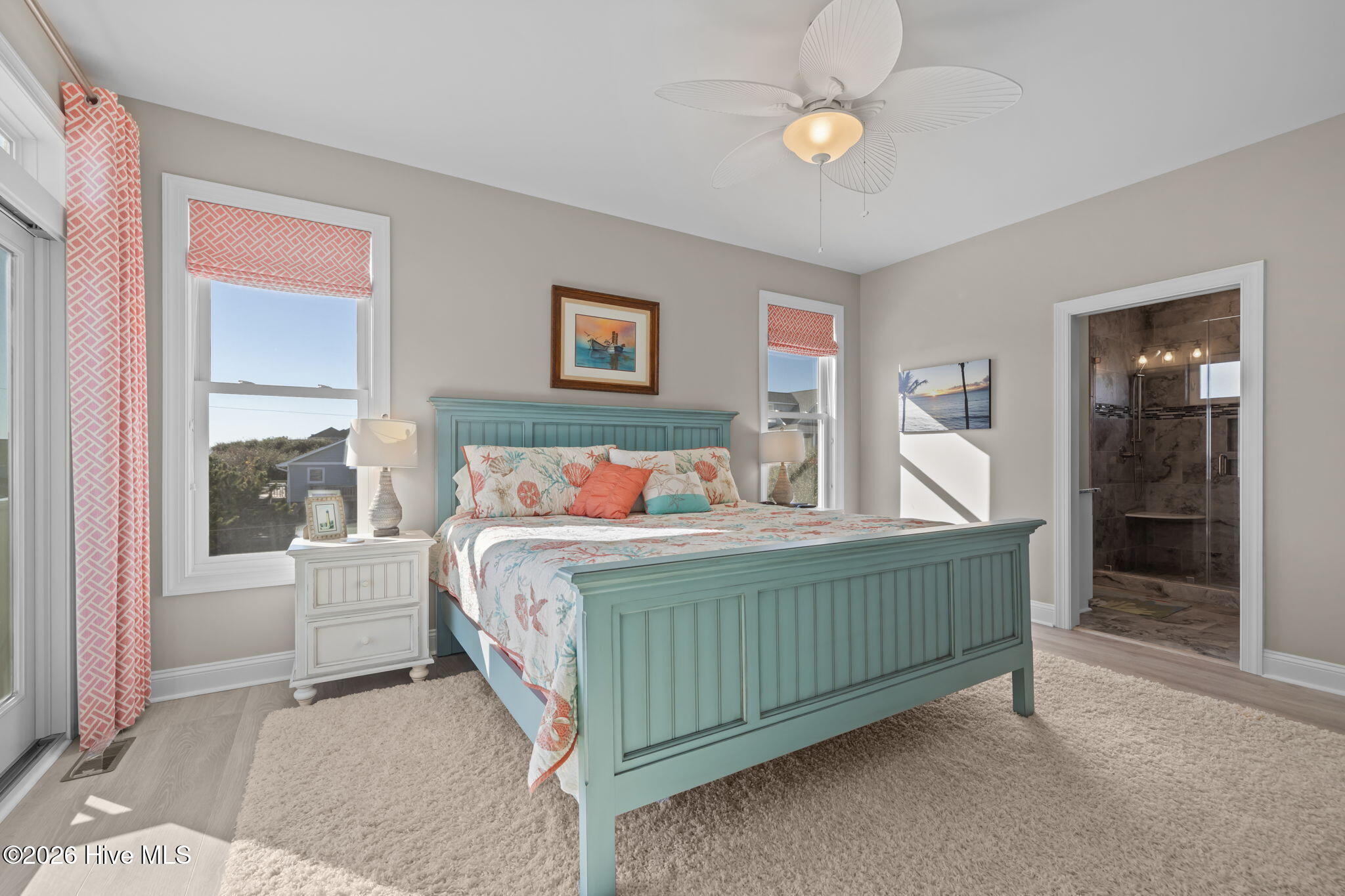 100549287 | Photo 33