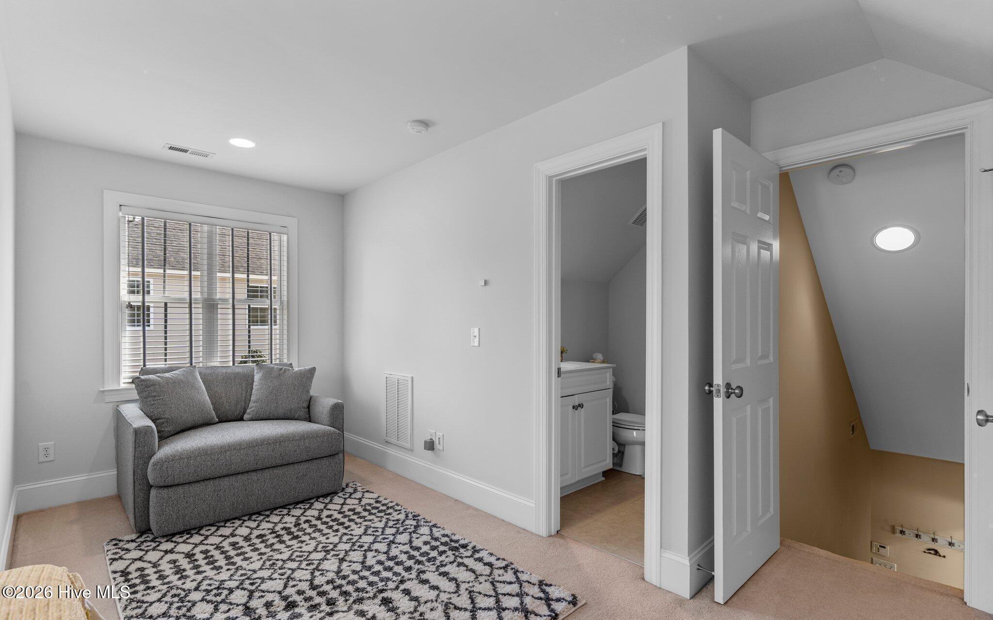 100557574 | Photo 40