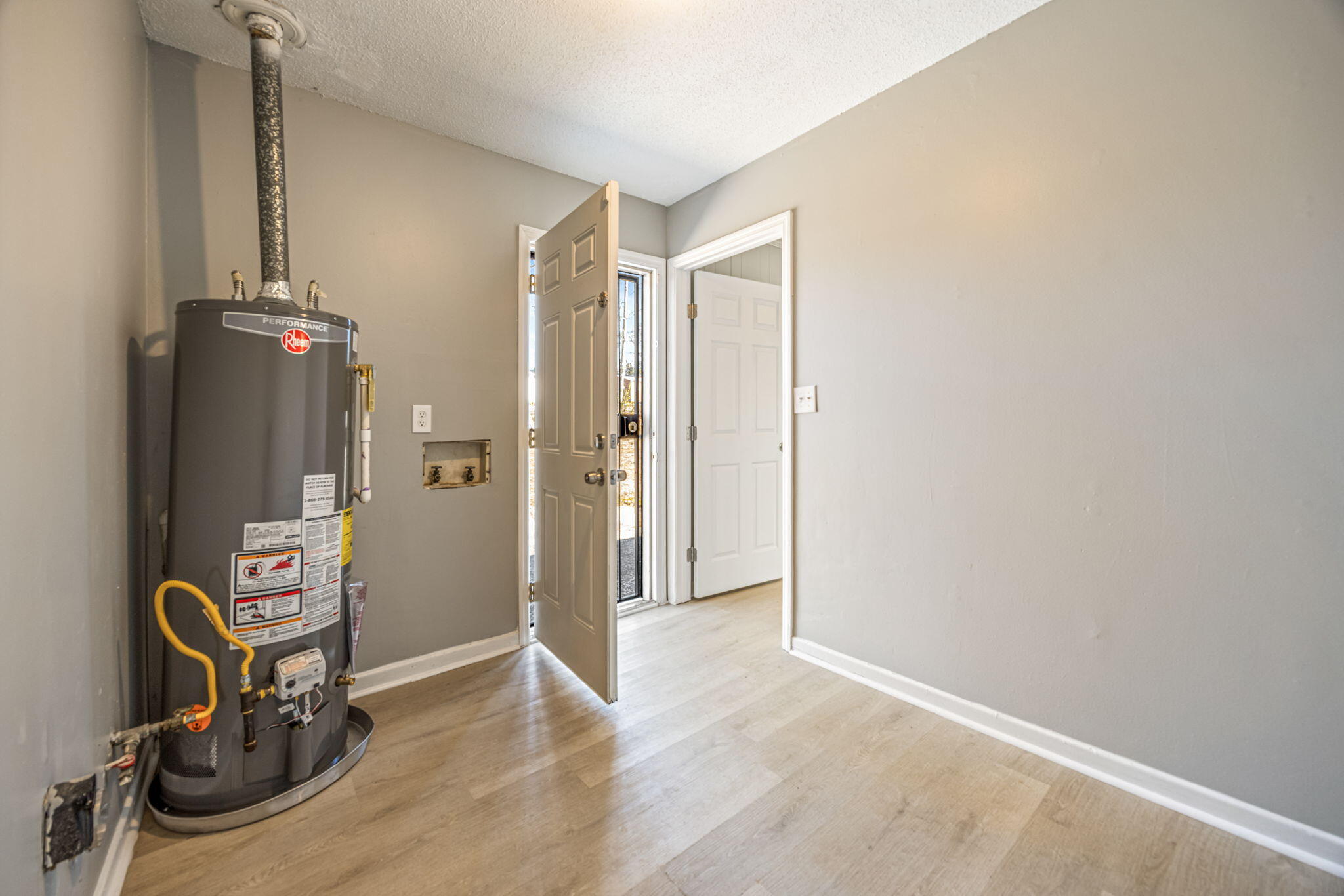 30-web-or-mls-2965 Meadowbrook Drive-05
