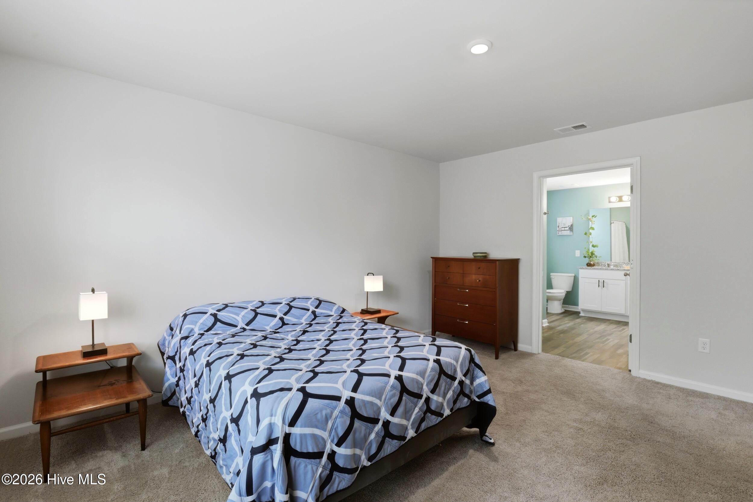 100565948 | Photo 19