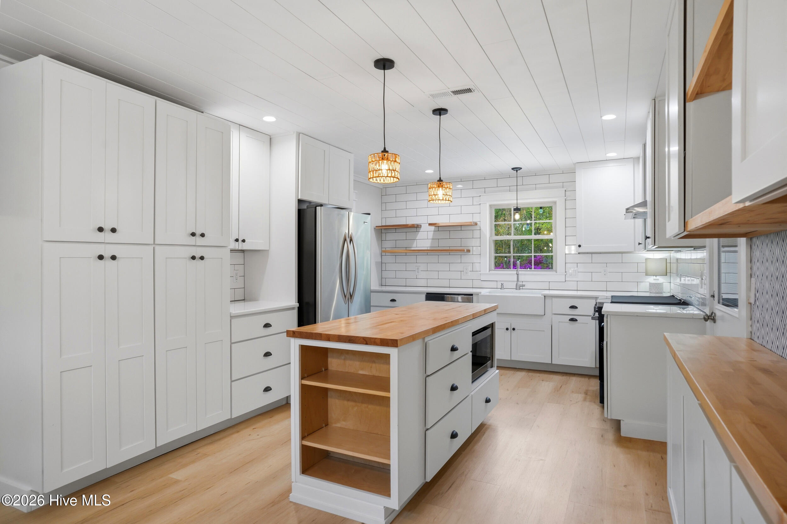 100565910 | Photo 13