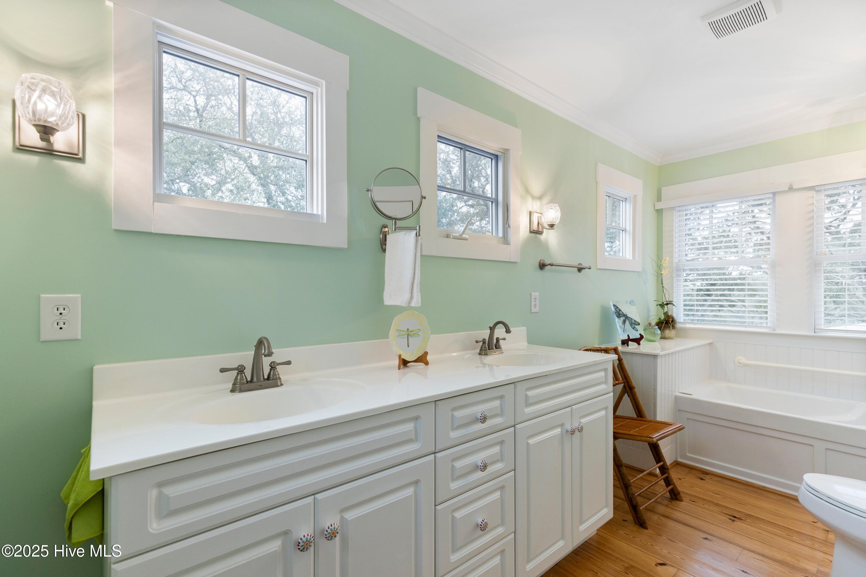 100544140 | Photo 66