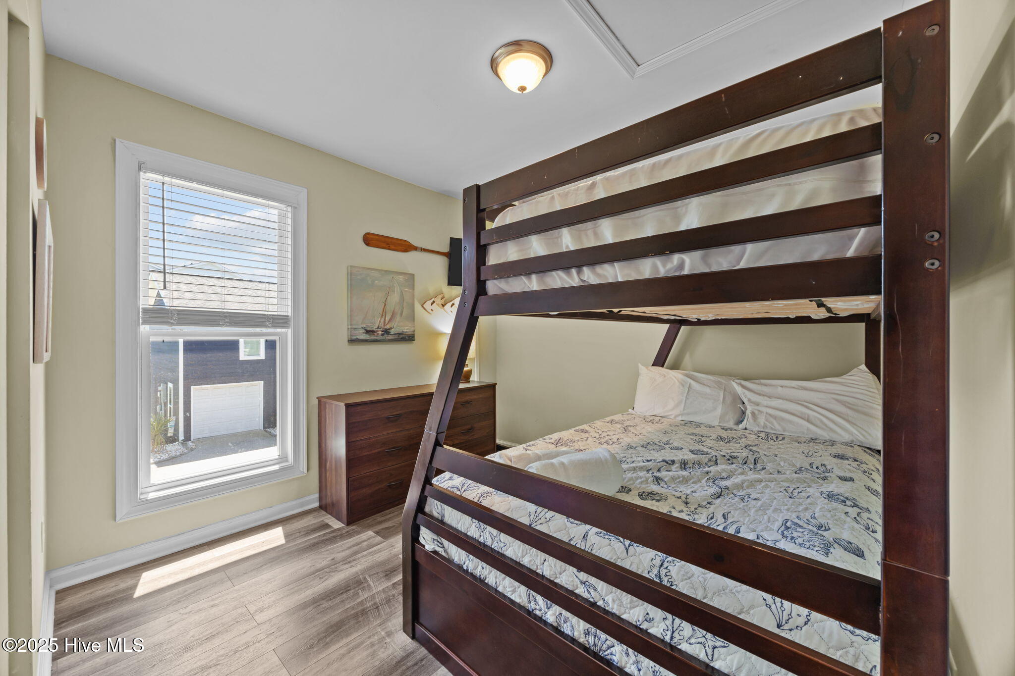 100528402 | Photo 24