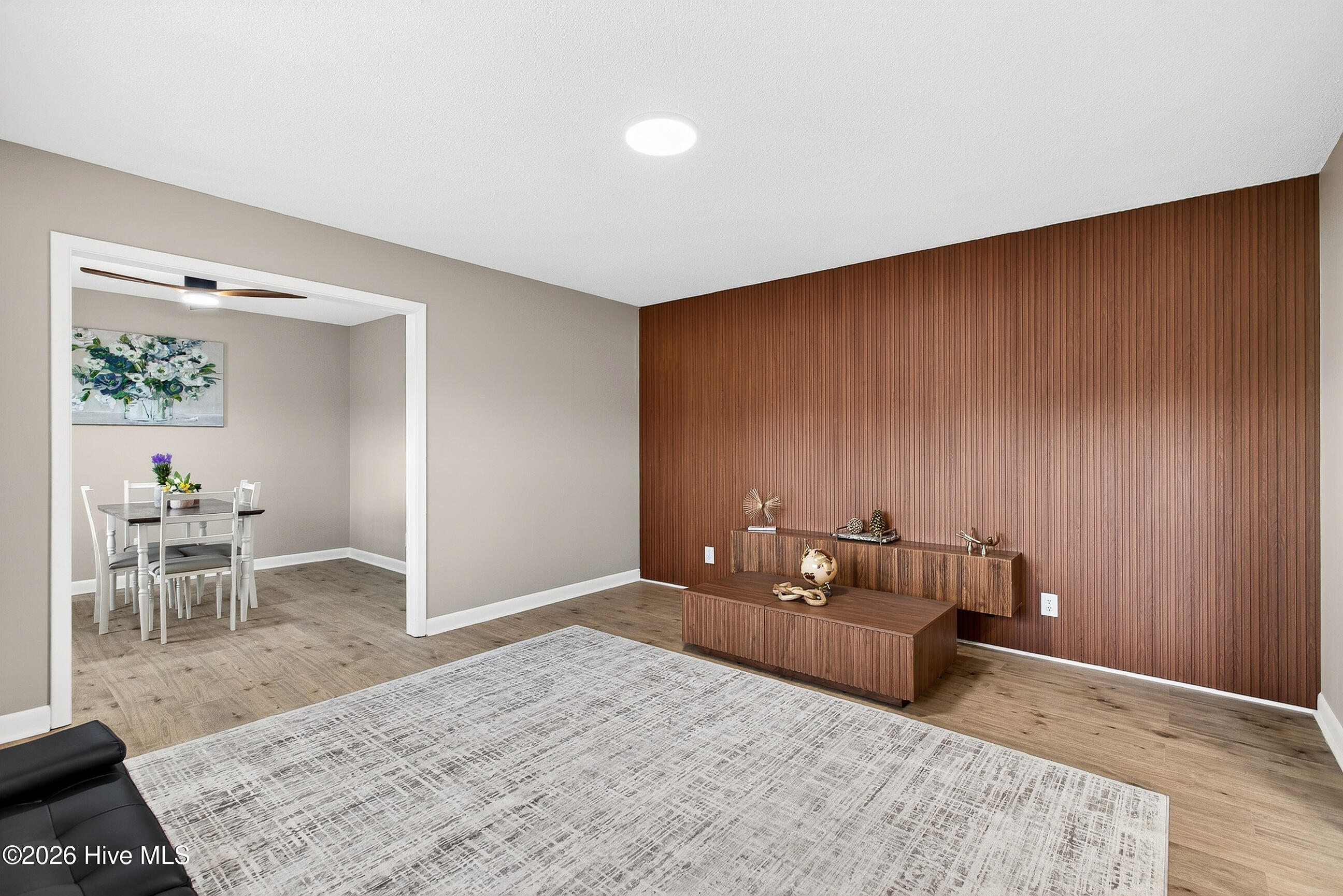 100545174 | Photo 10