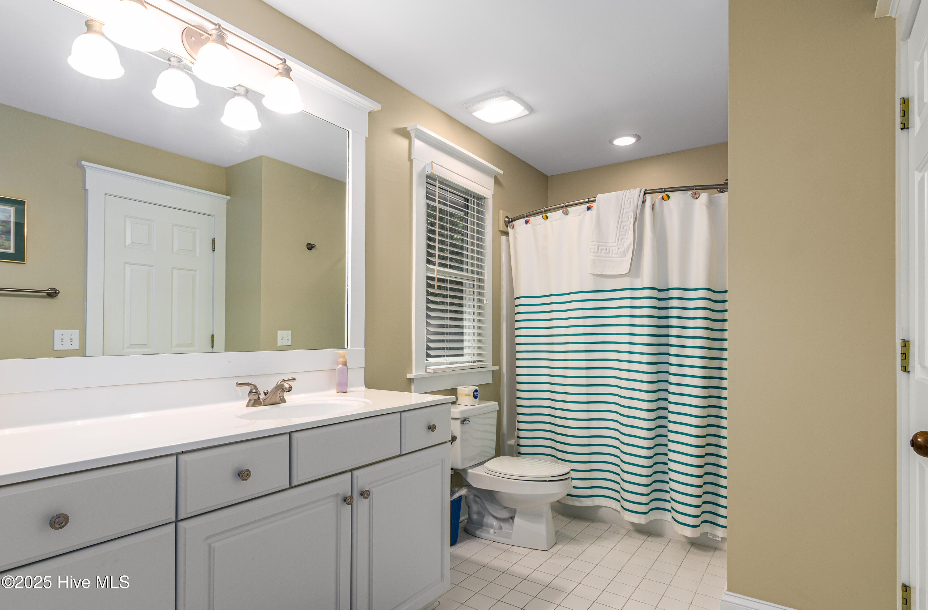 100510045 | Photo 30