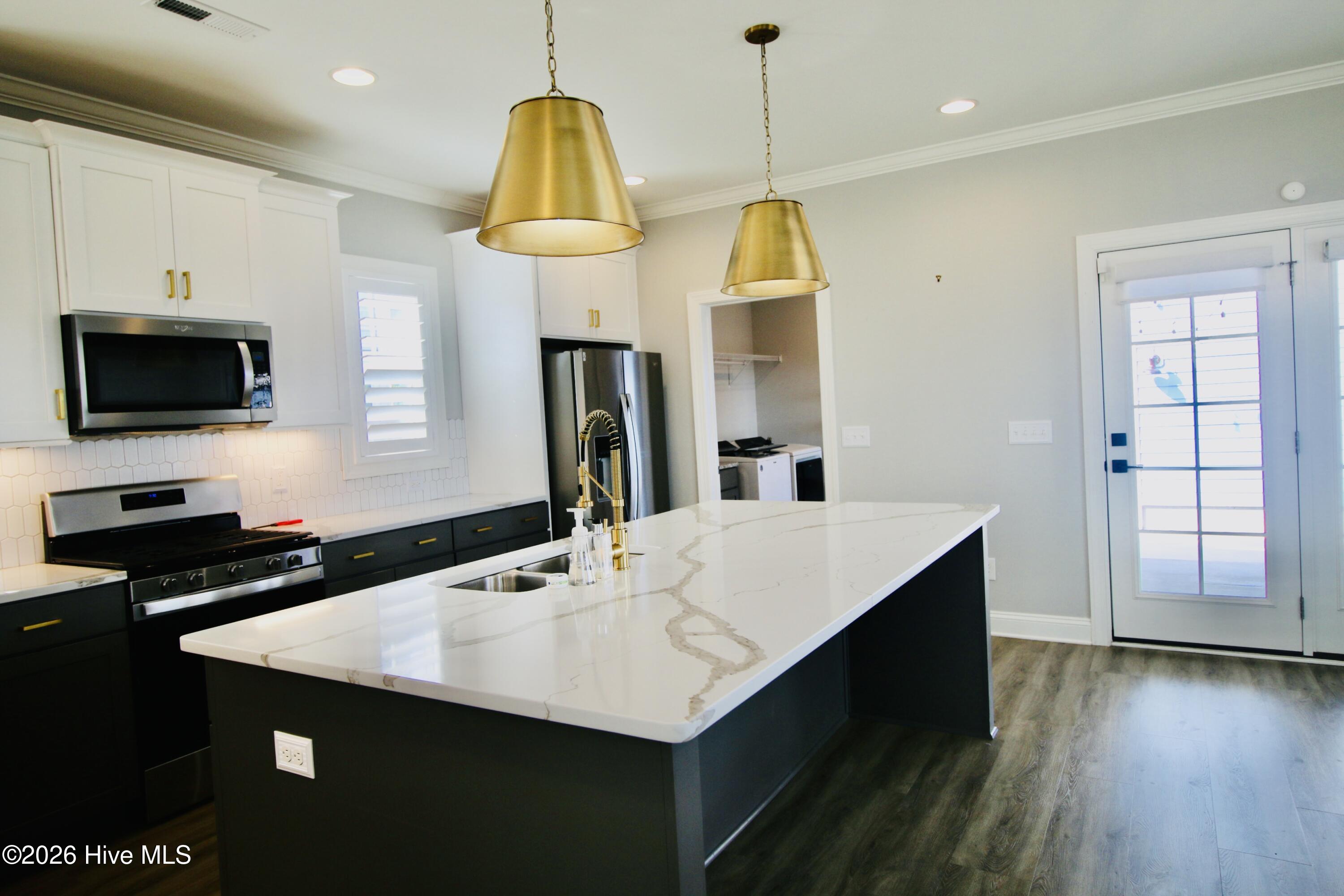 100565697 | Photo 17