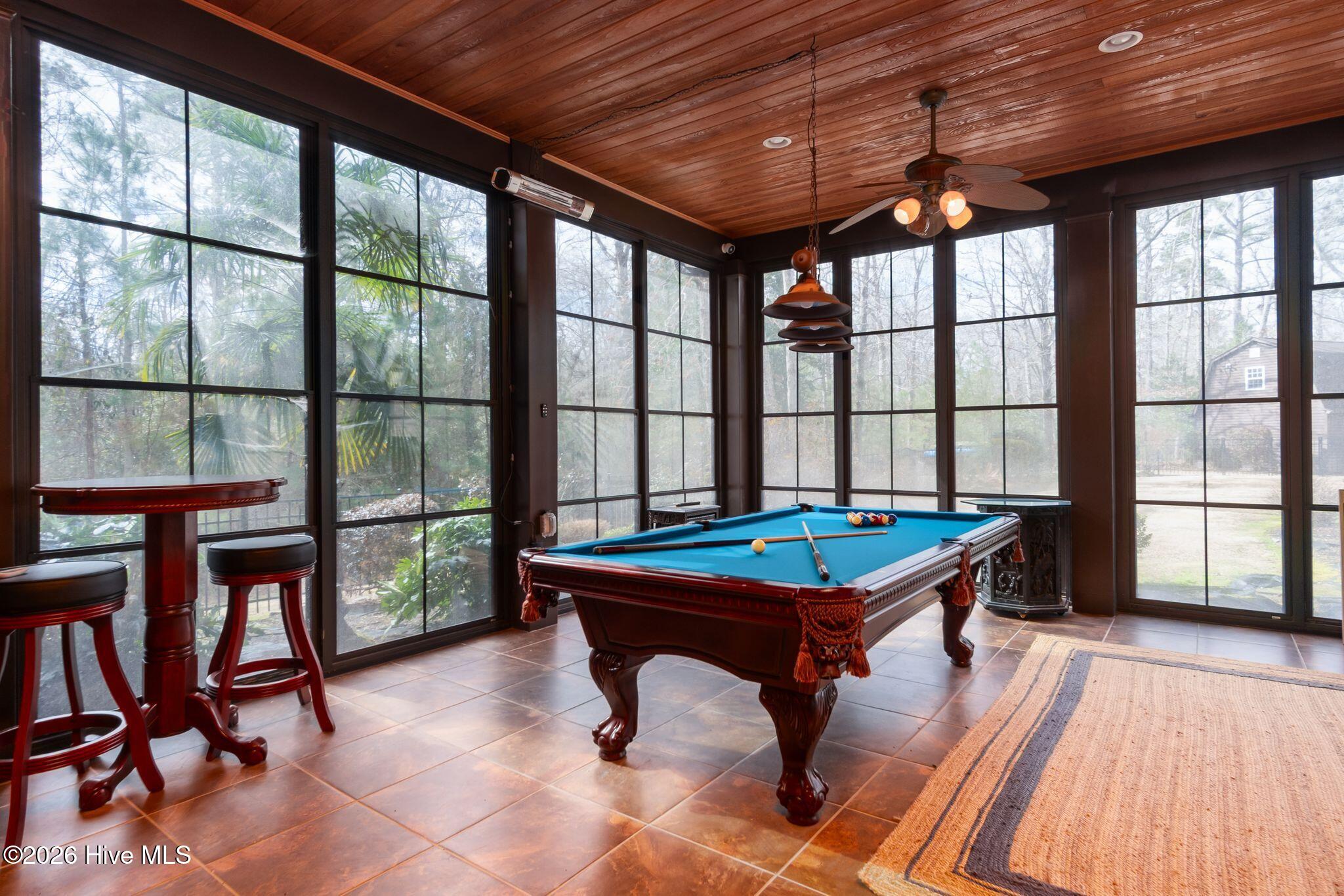 100556327 | Photo 12