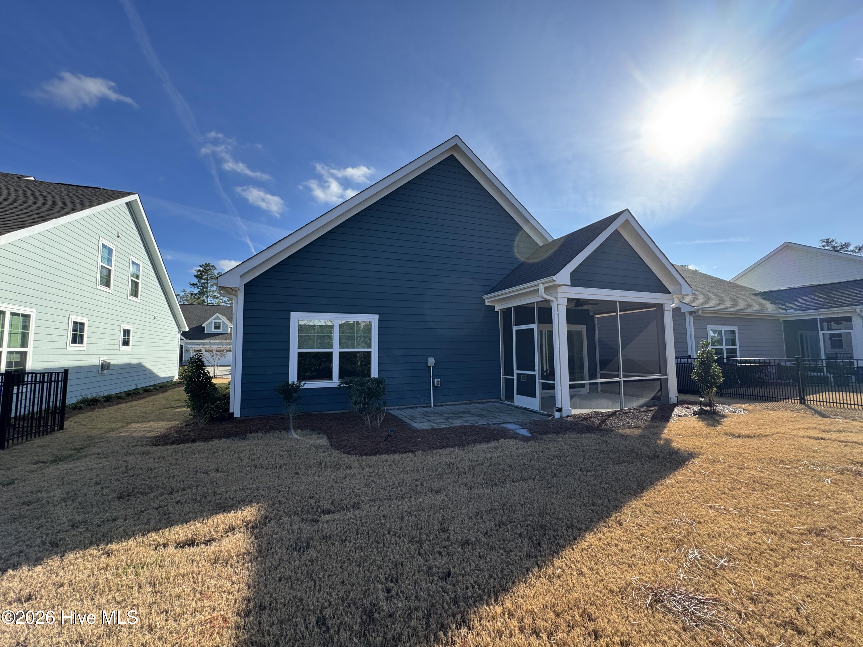 100548748 | Photo 24