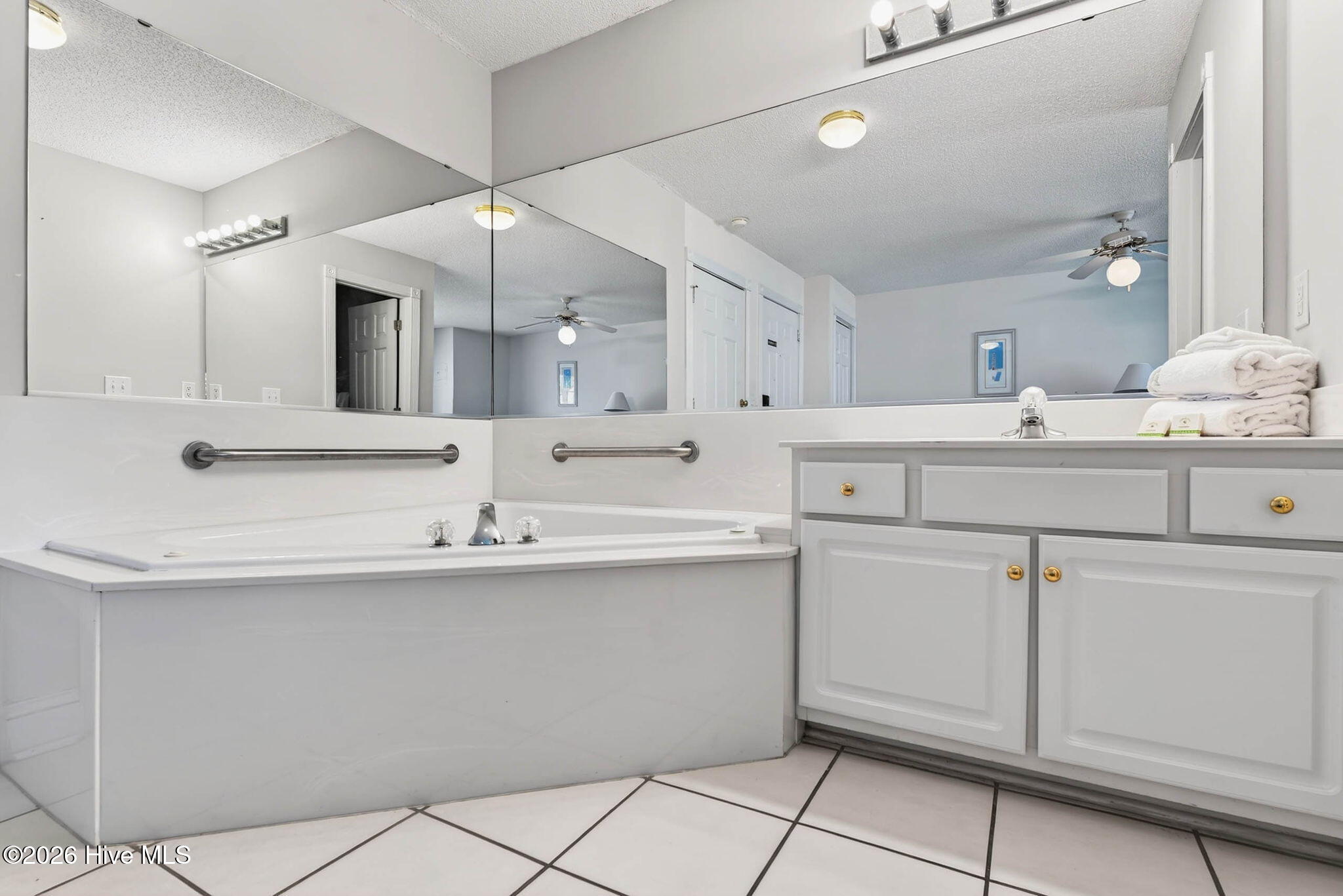 100561901 | Photo 26