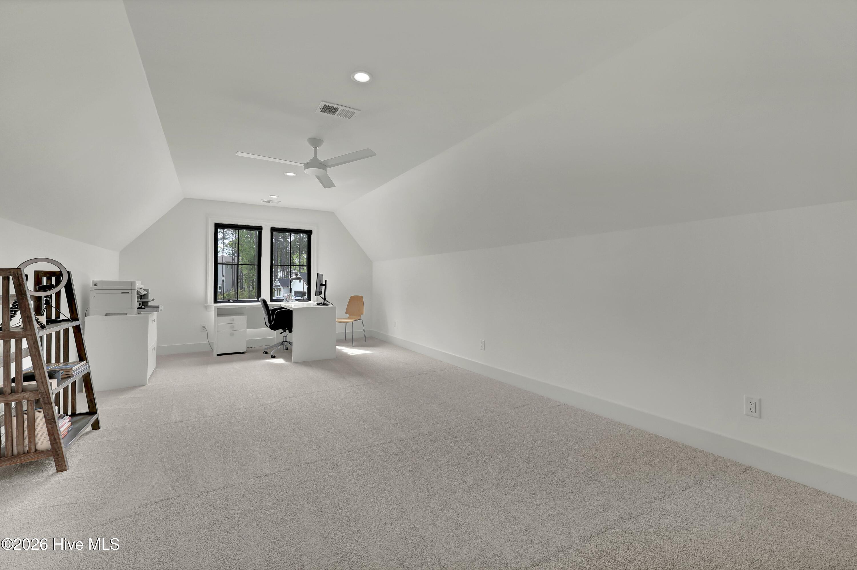 100565656 | Photo 36