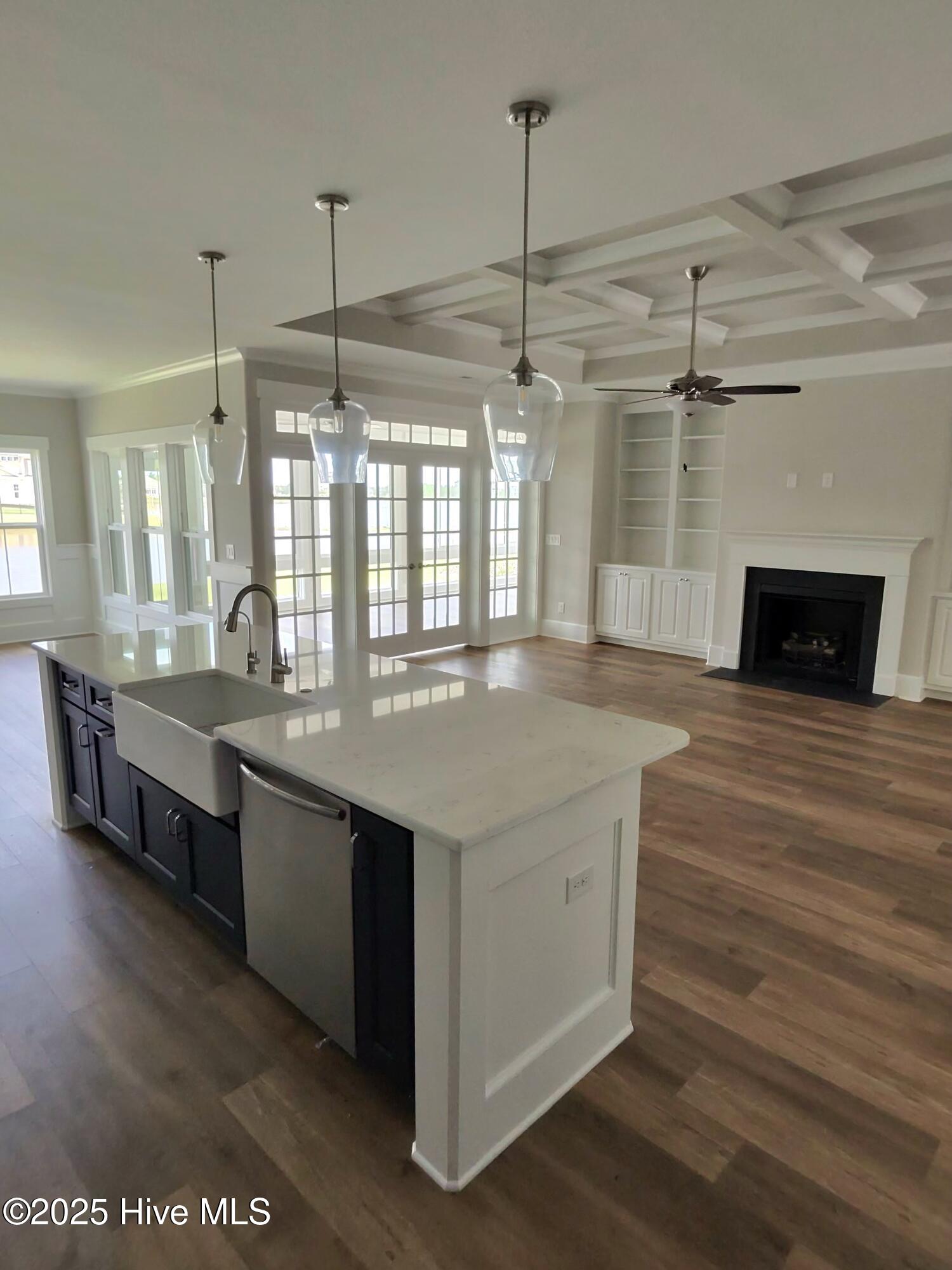 100518312 | Photo 26