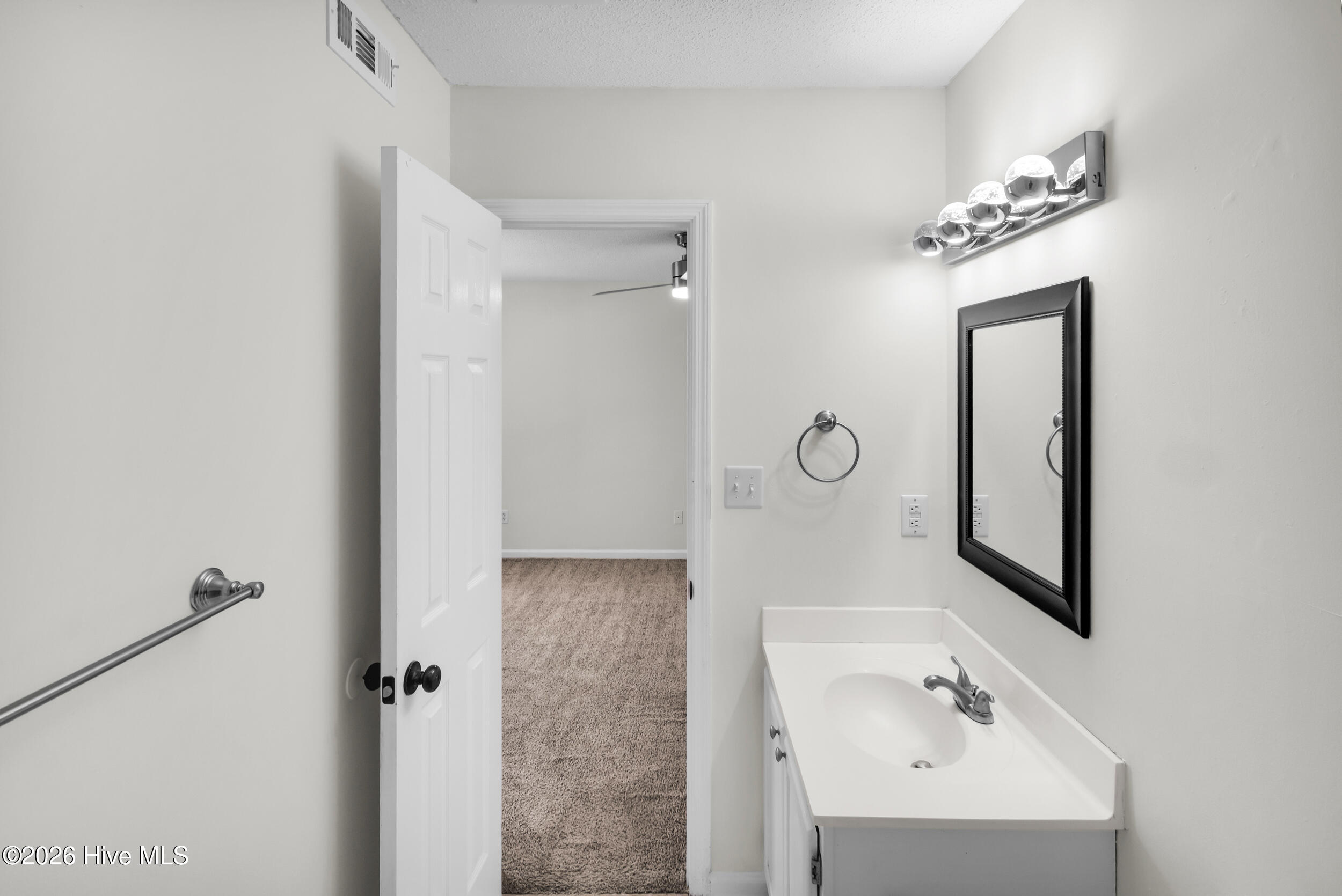 100566556 | Photo 13