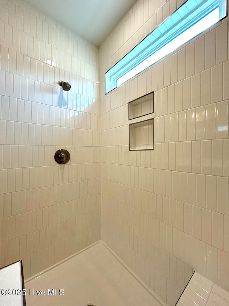 100535078 | Photo 40