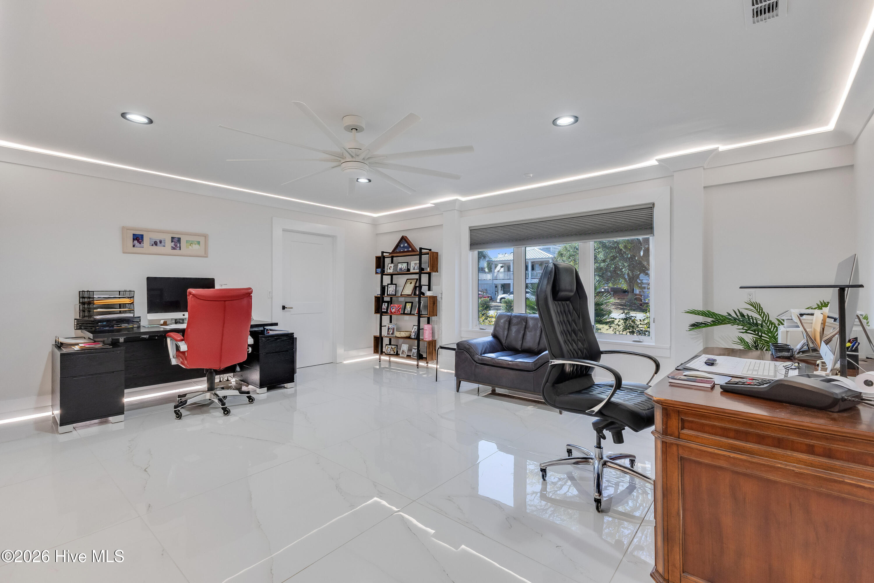 100559856 | Photo 51