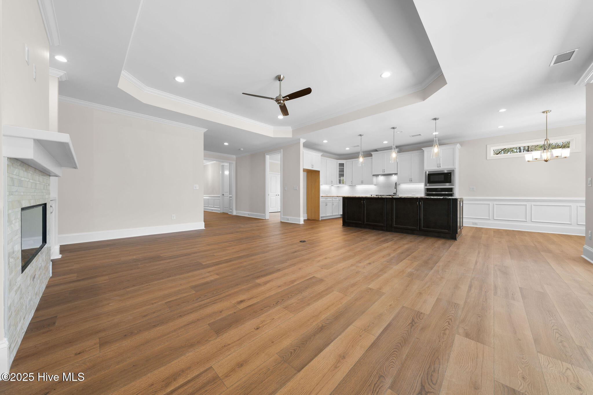 100488997 | Photo 21