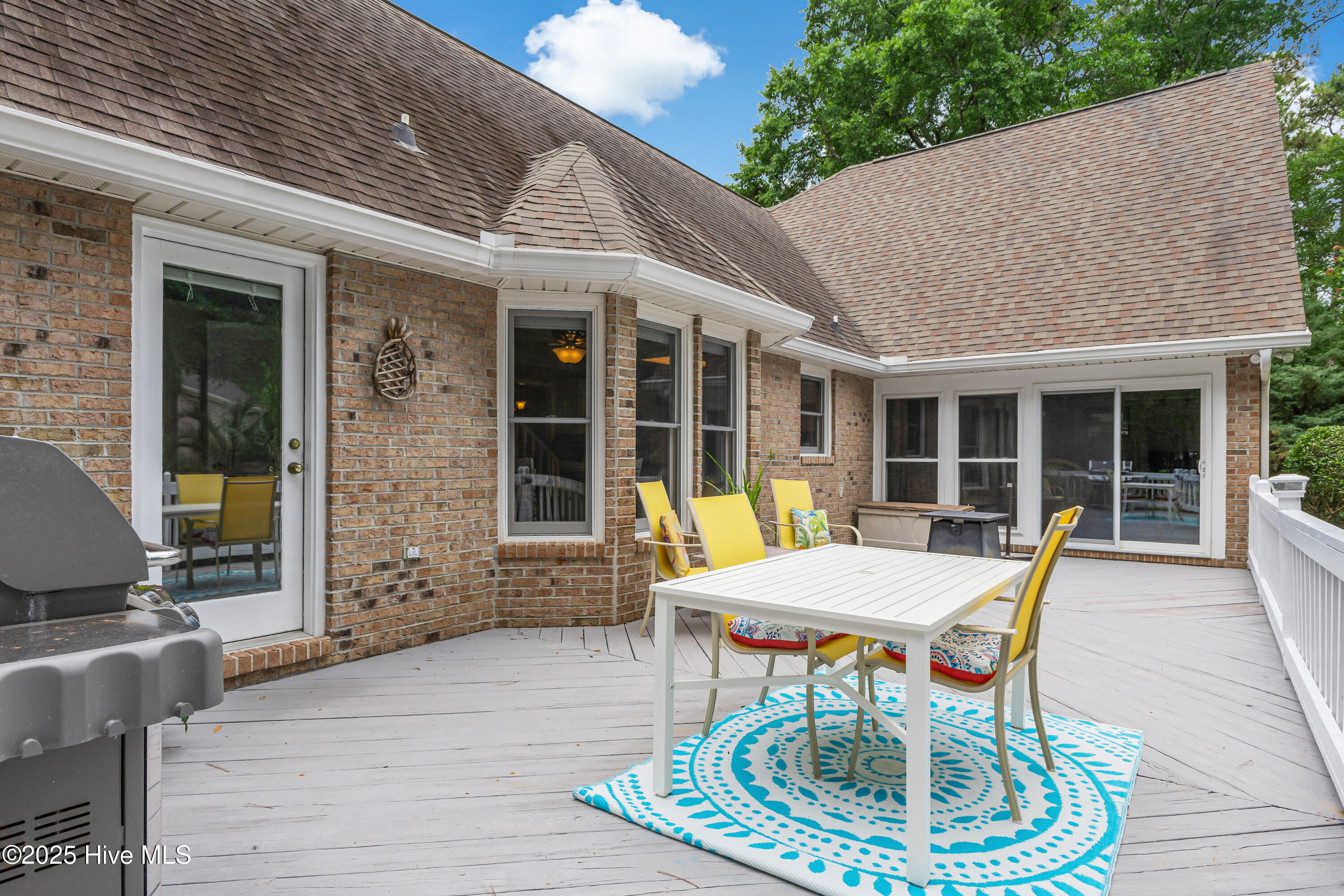 100508279 | Photo 35