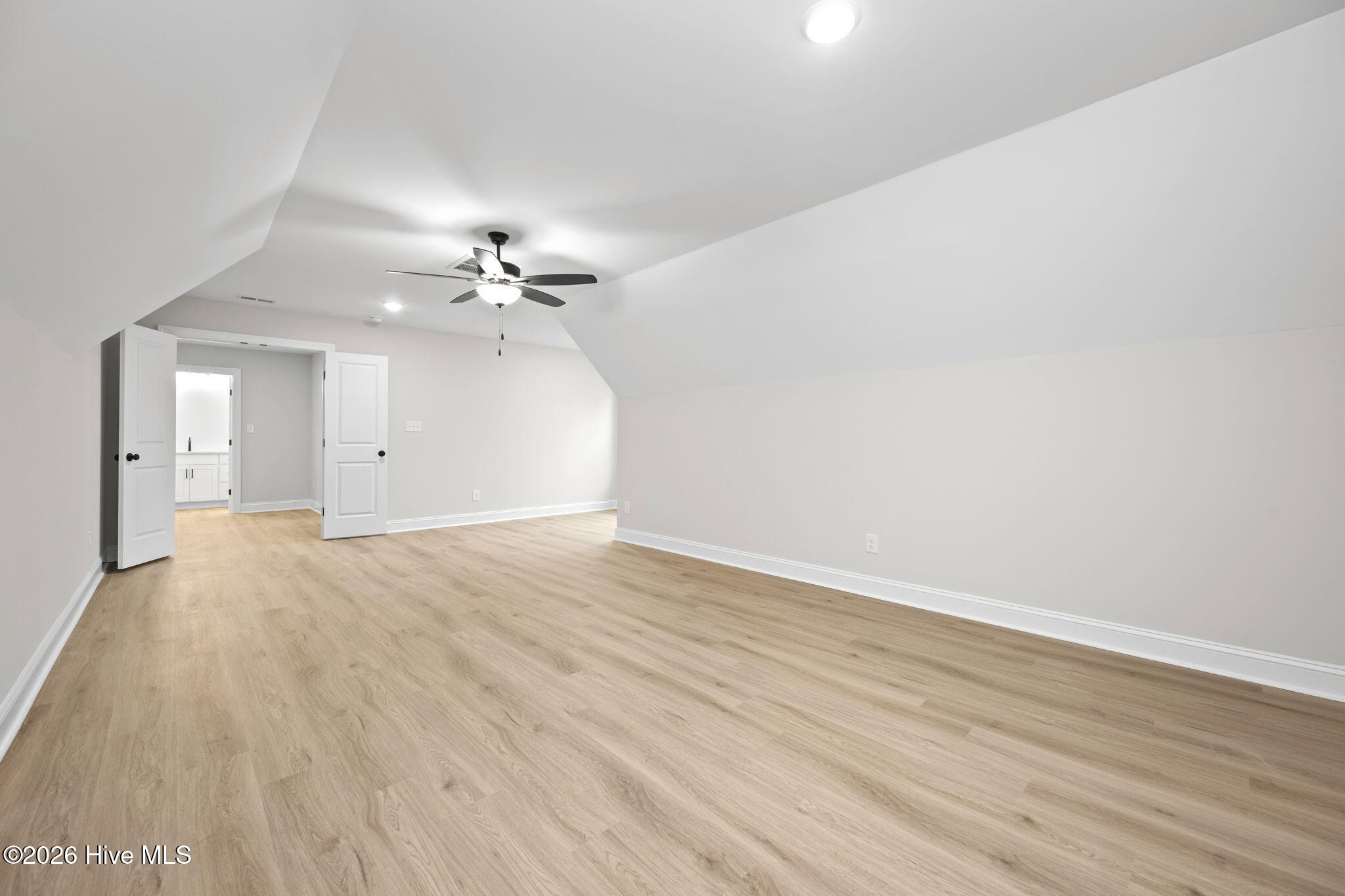 100516022 | Photo 59