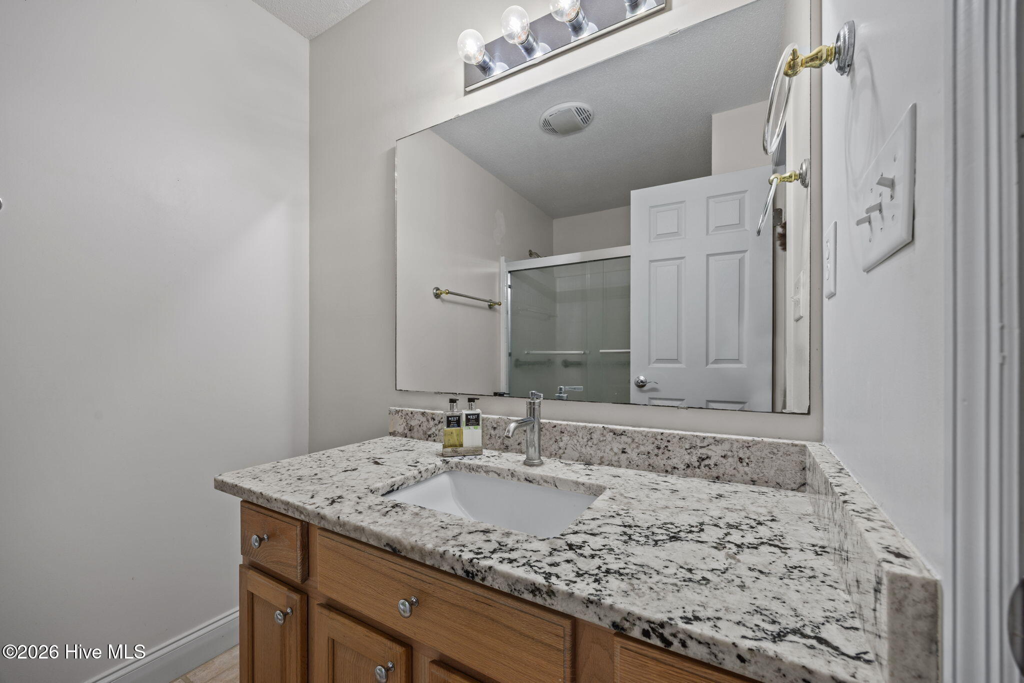 100559143 | Photo 21