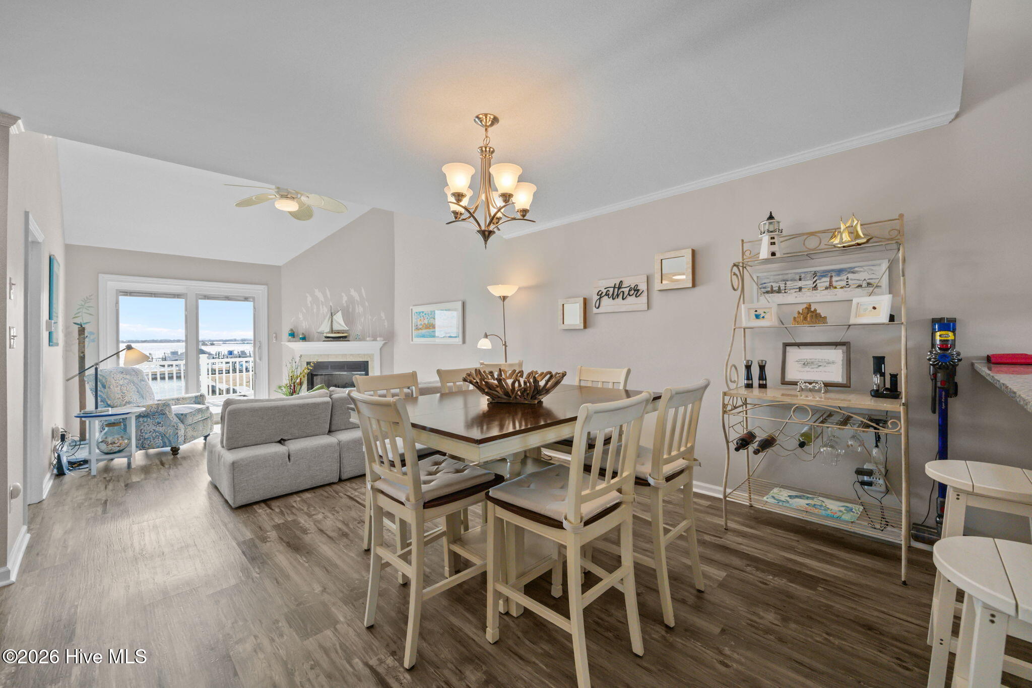 100555604 | Photo 23