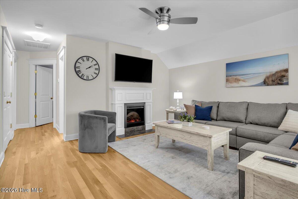 100556274 | Photo 24