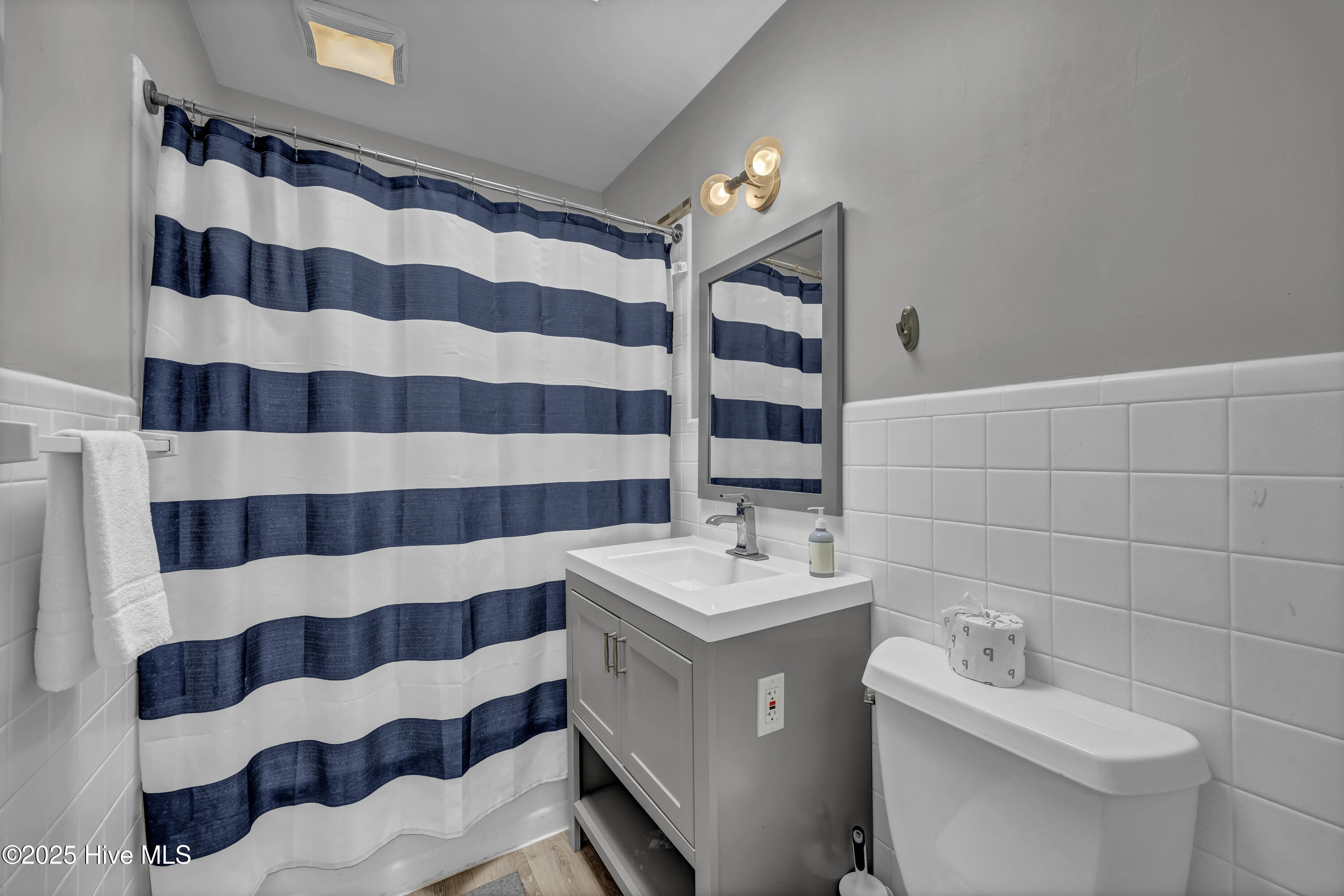 100546144 | Photo 15