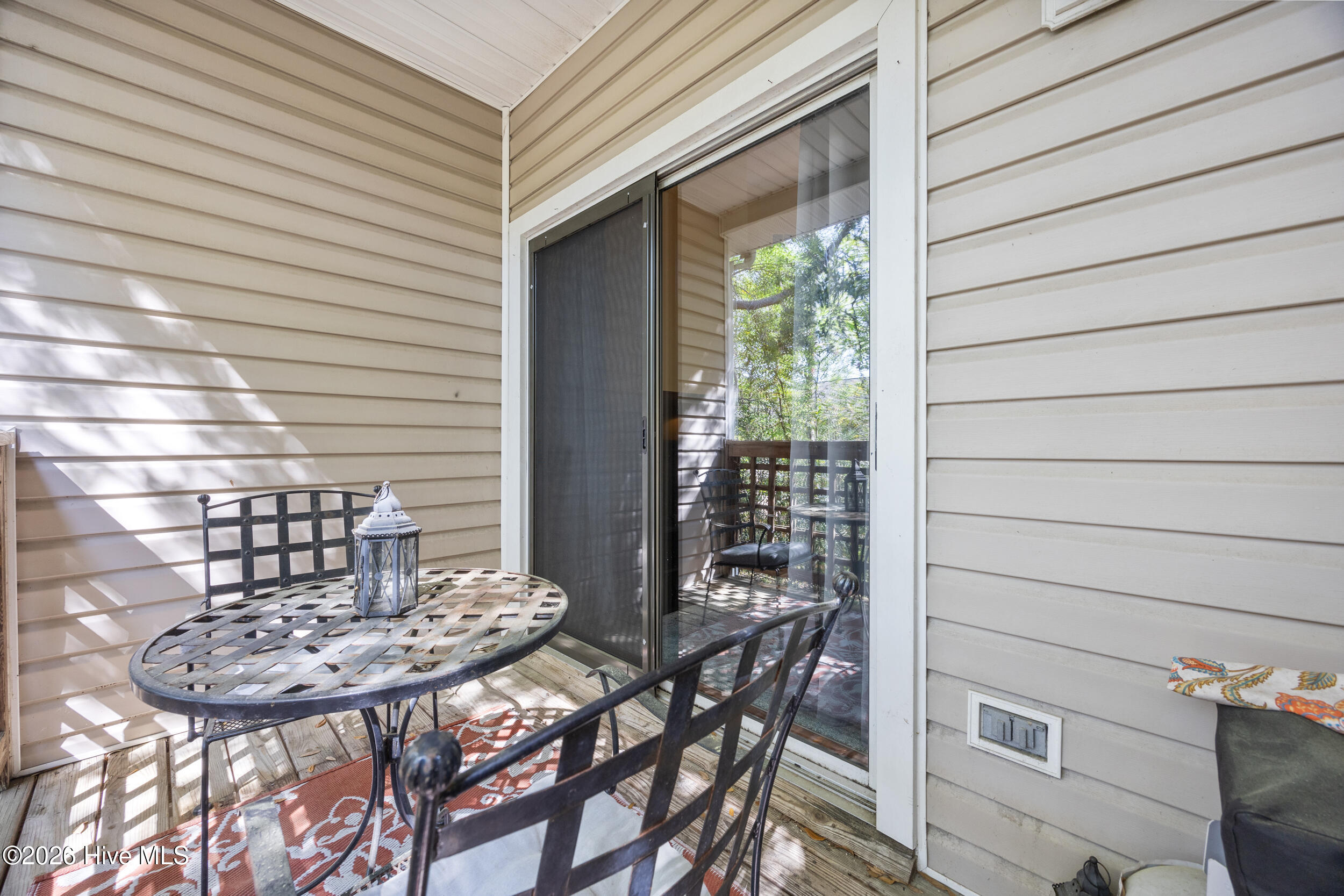 100565125 | Photo 24