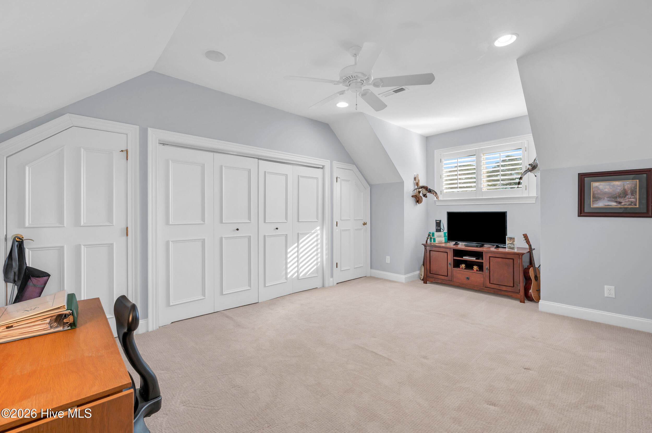 100547693 | Photo 33