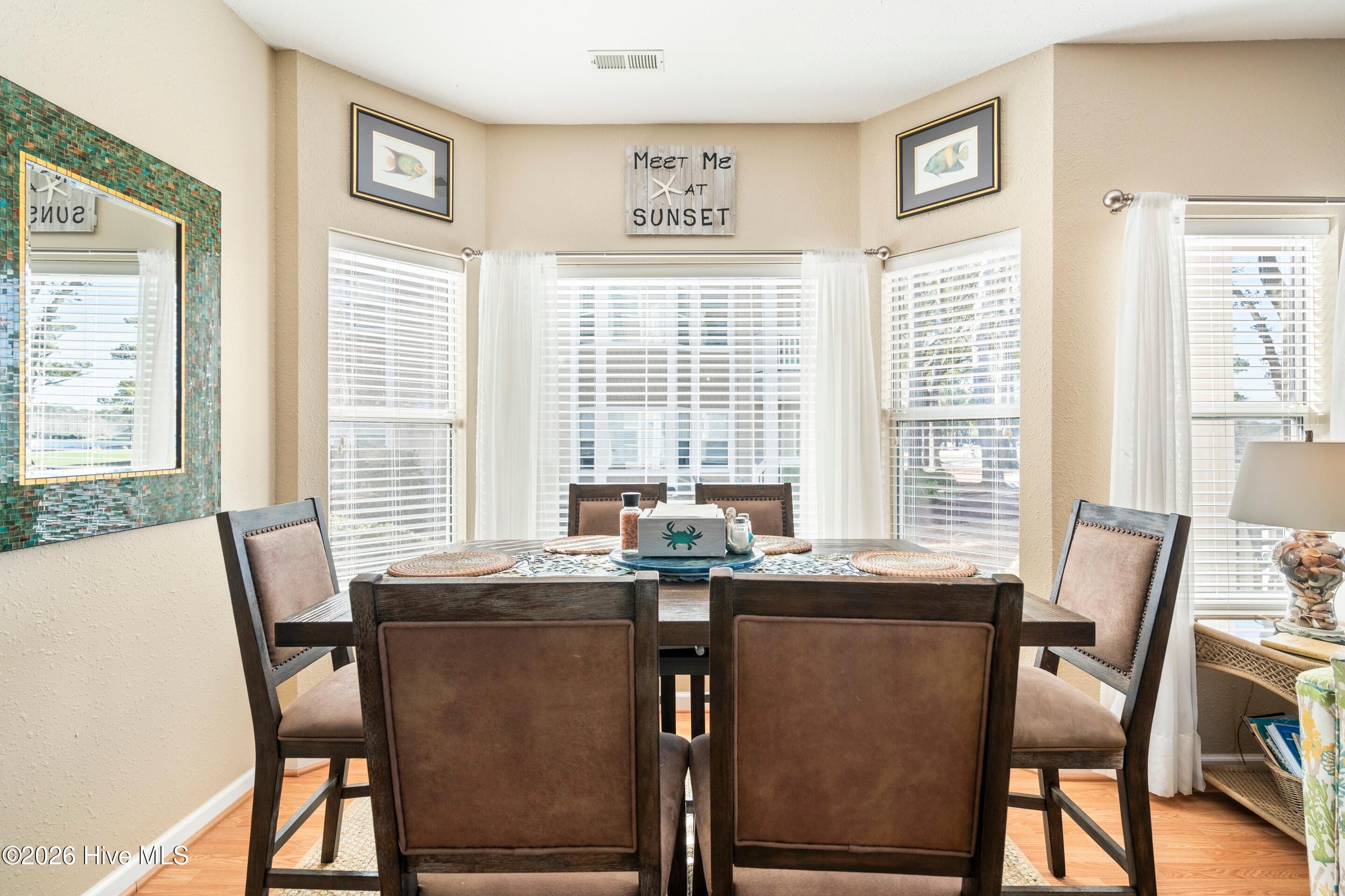 100548486 | Photo 21