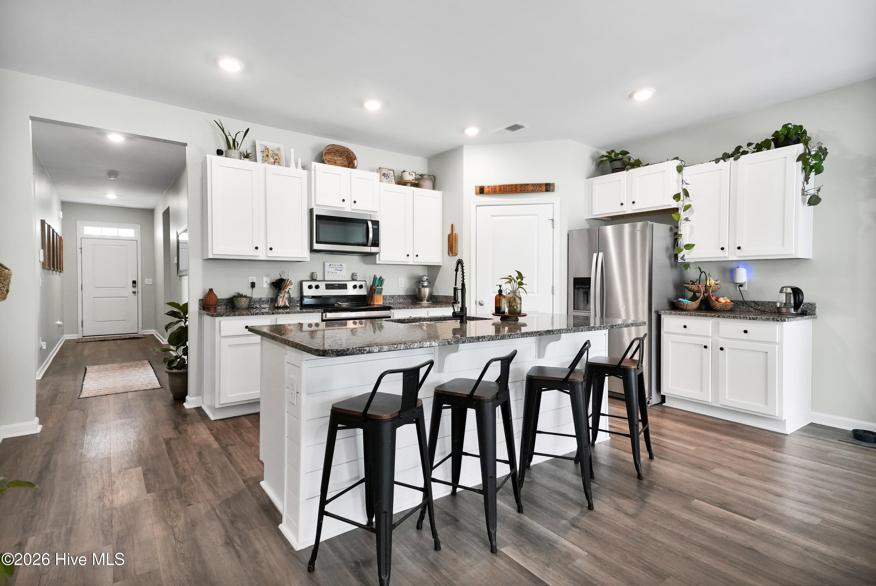 100563404 | Photo 14