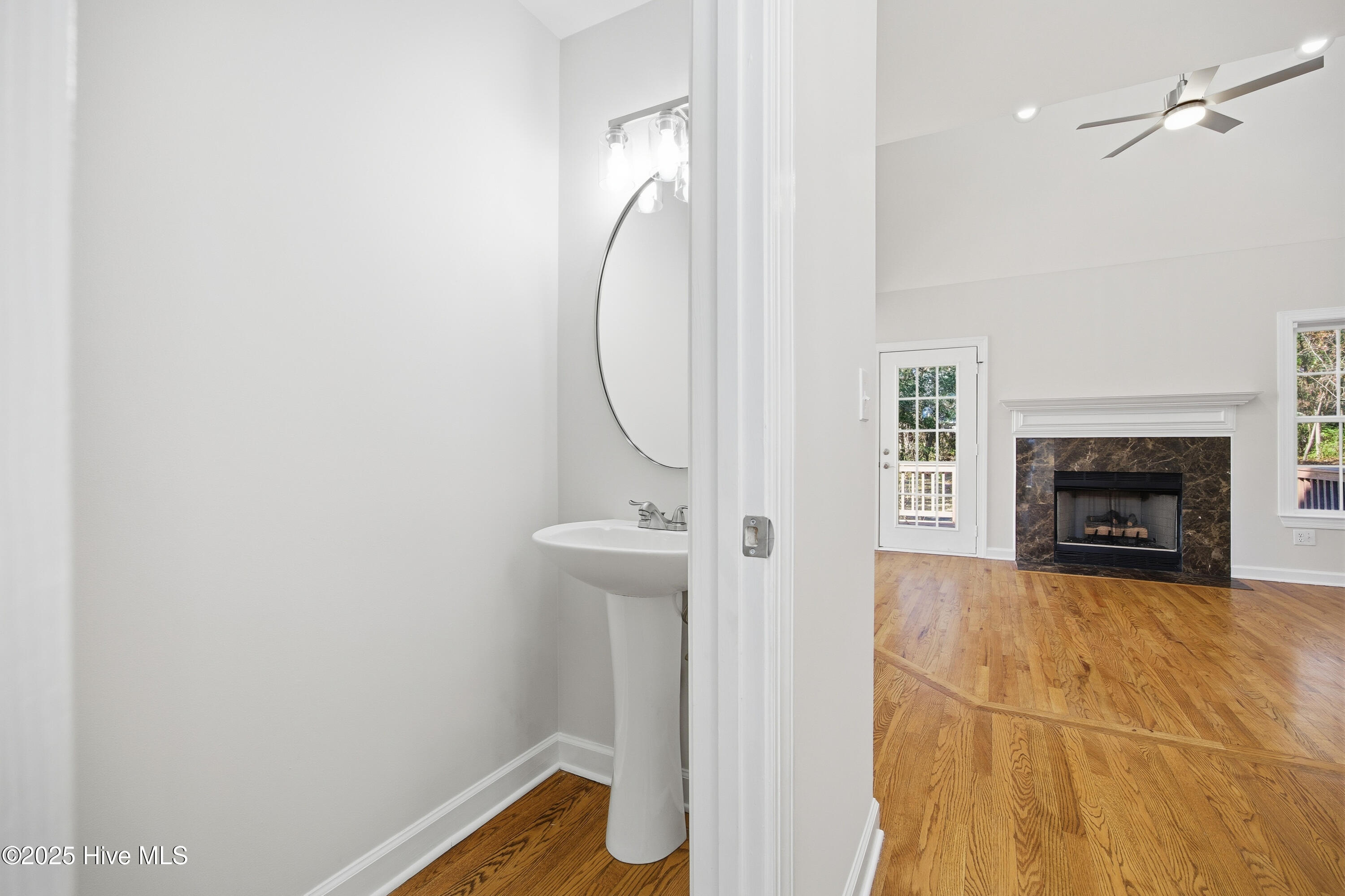 100545806 | Photo 38