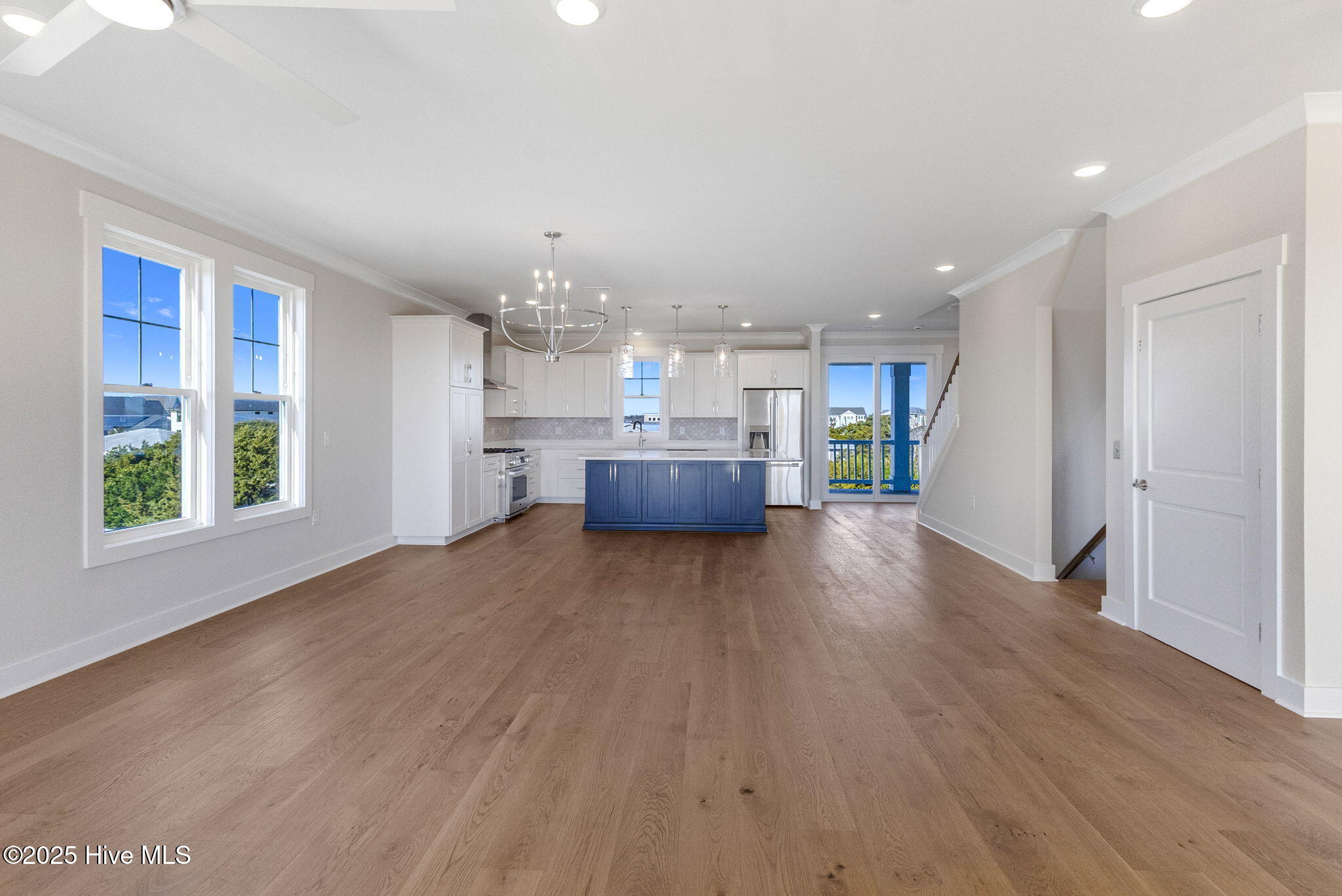 100522656 | Photo 16