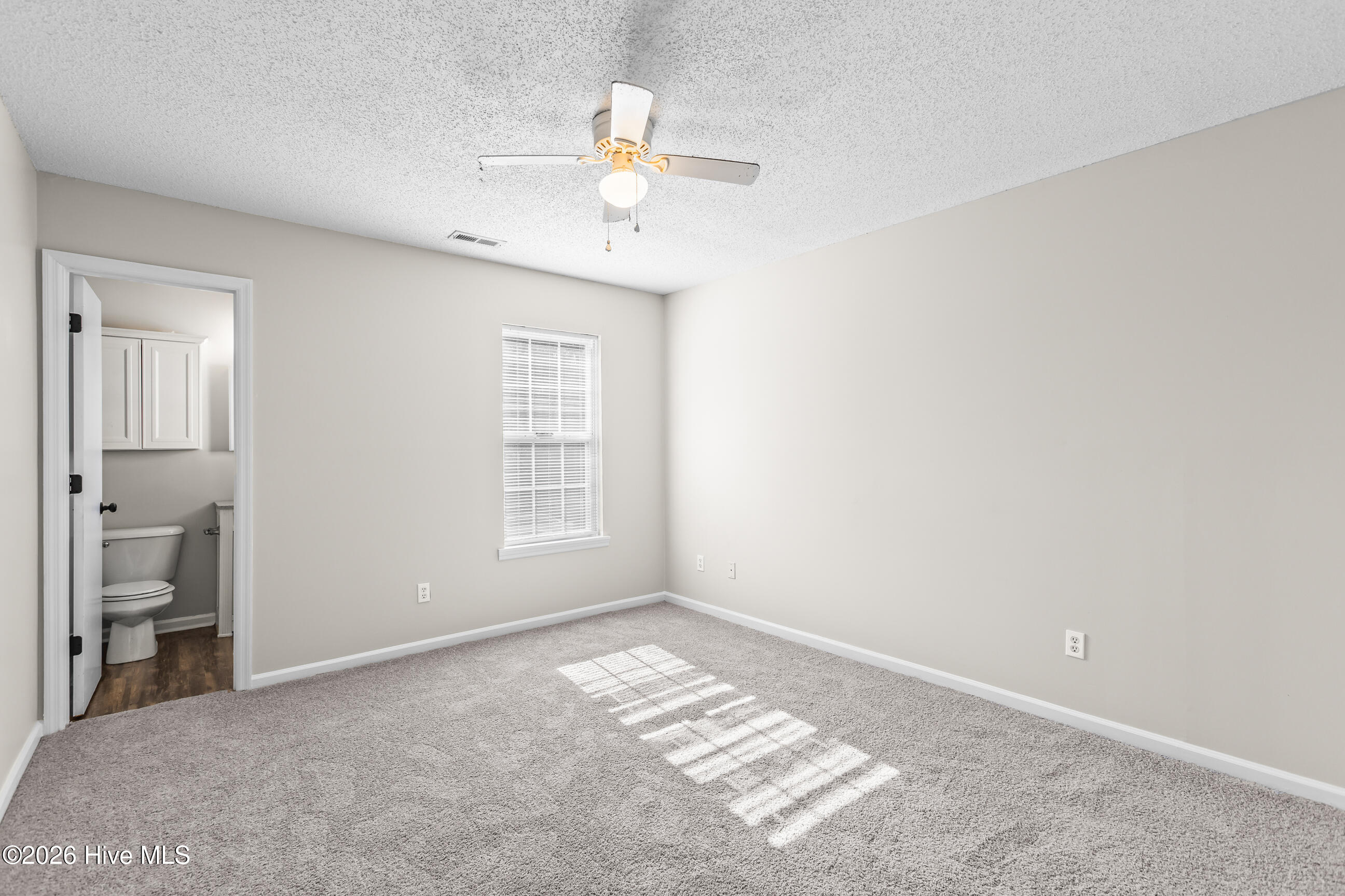 100551907 | Photo 12