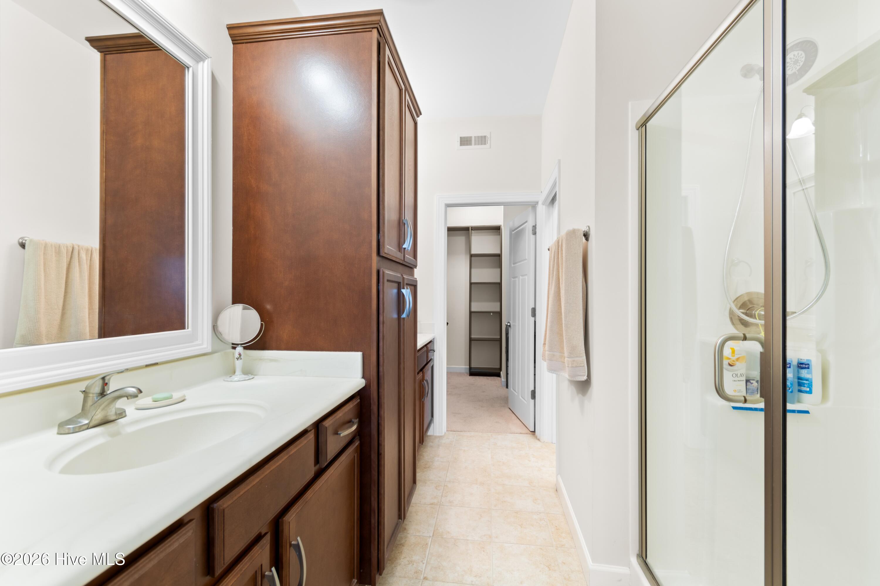 100561934 | Photo 23