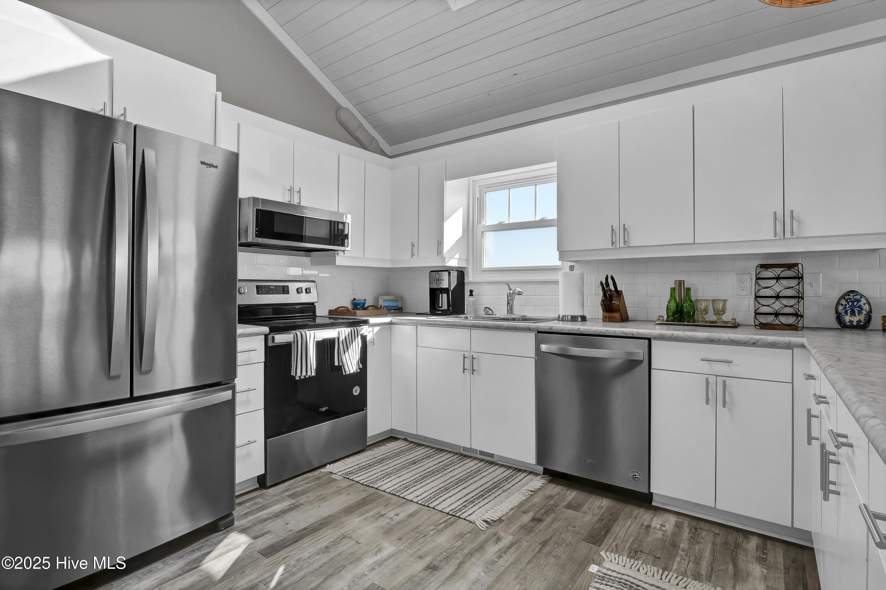 100469434 | Photo 15