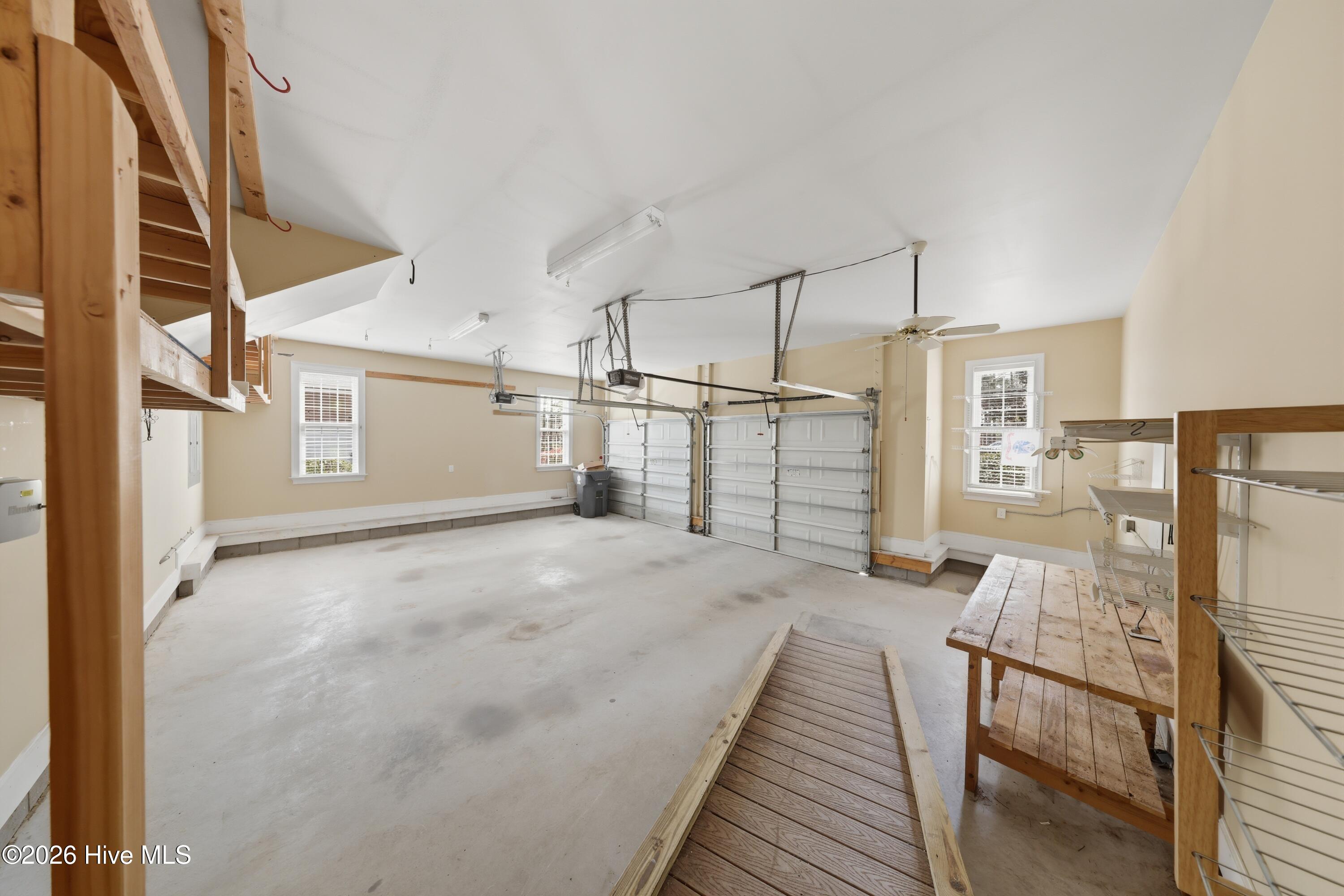 100564679 | Photo 44