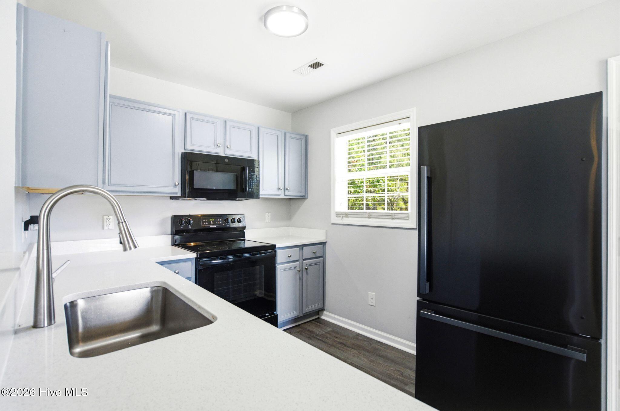 100567407 | Photo 16