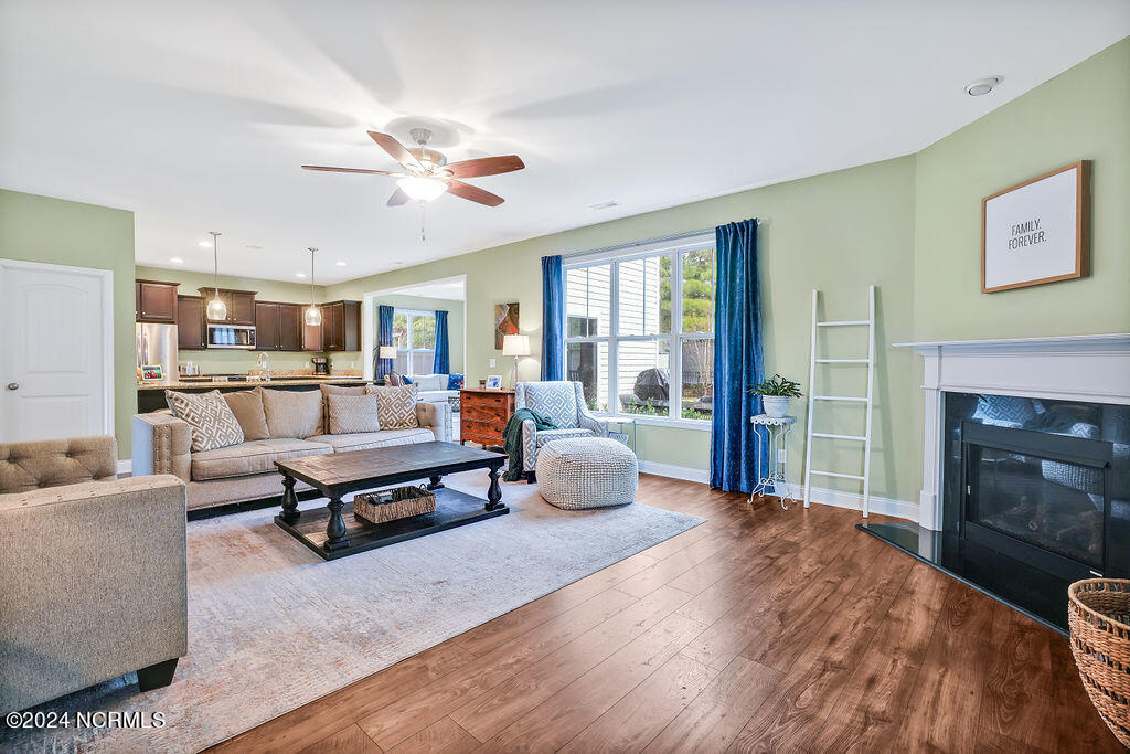 100565738 | Photo 10