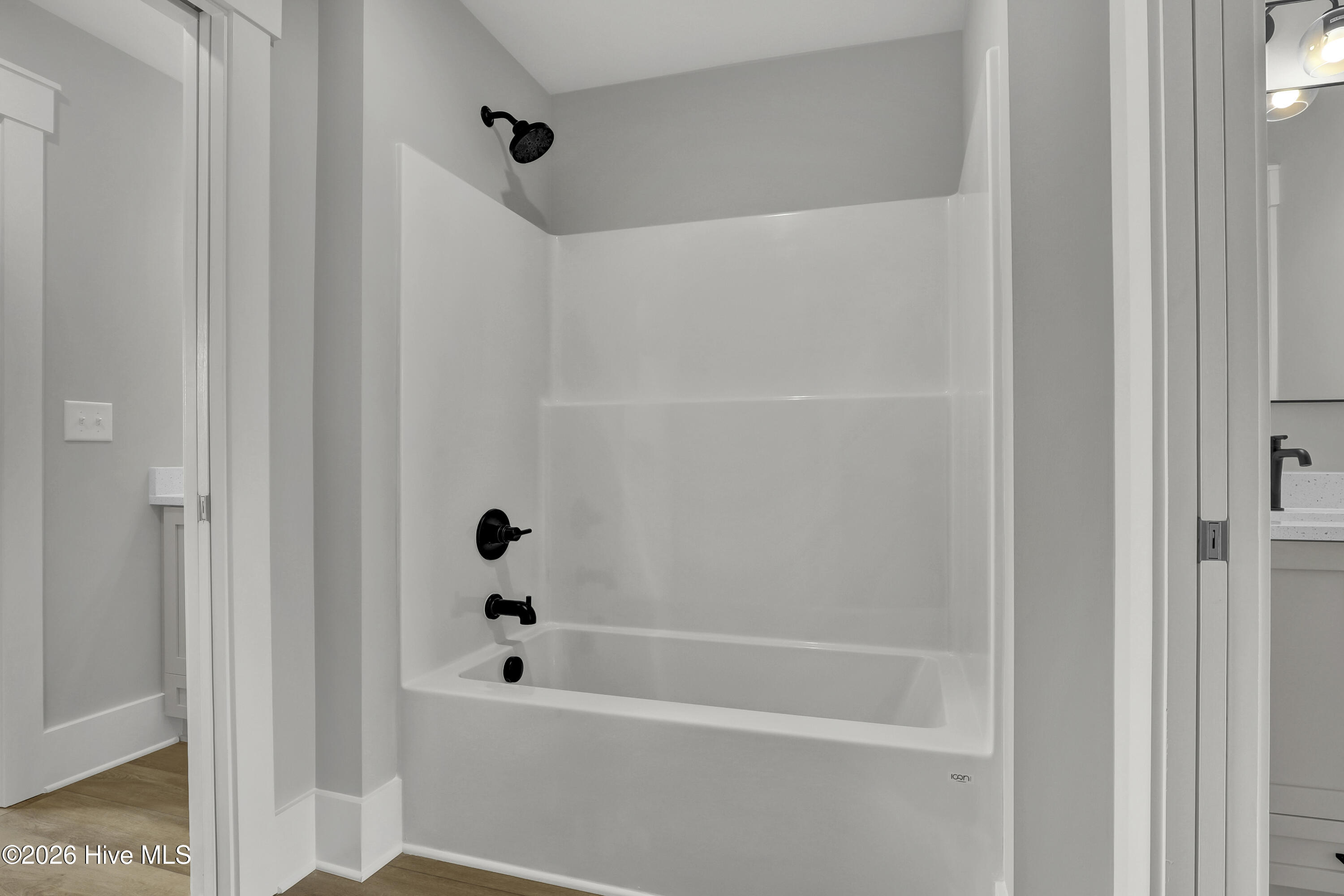 100534005 | Photo 28