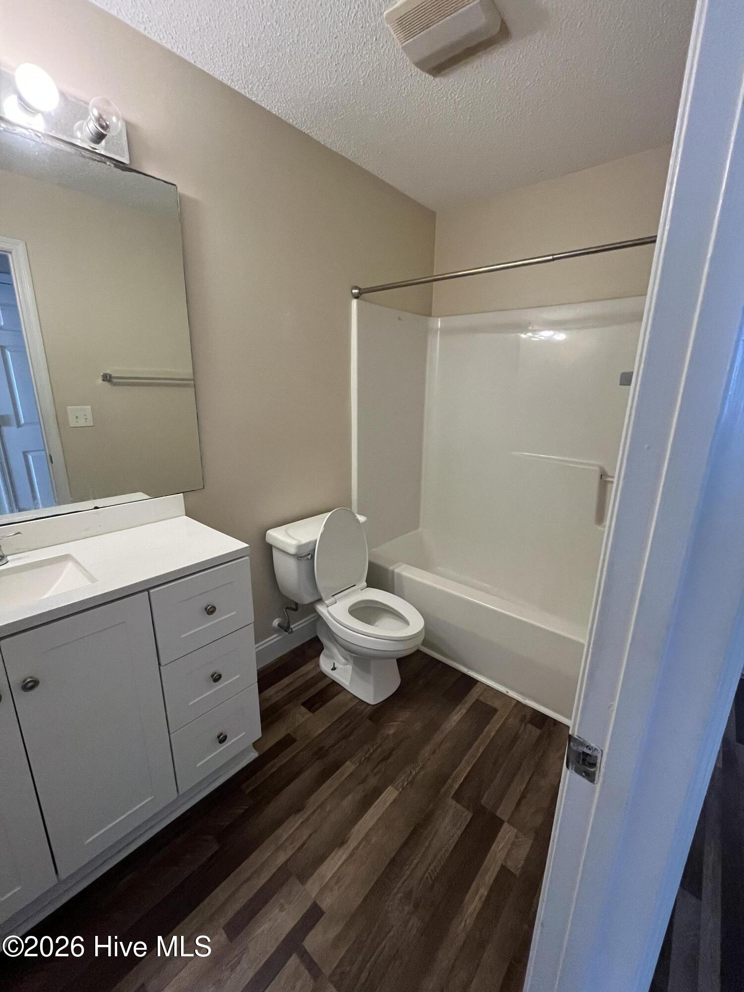 100565735 | Photo 11