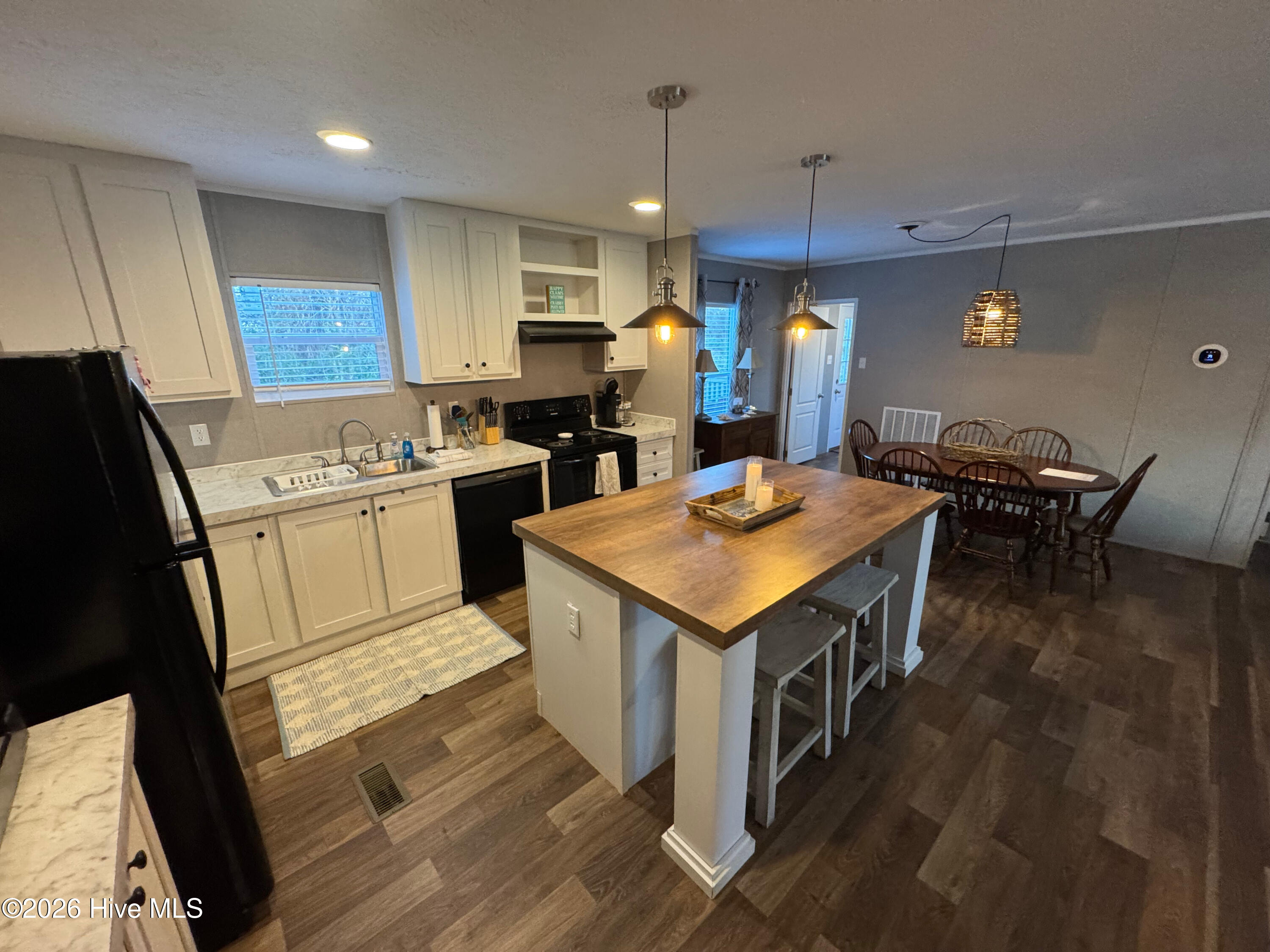 100560408 | Photo 26