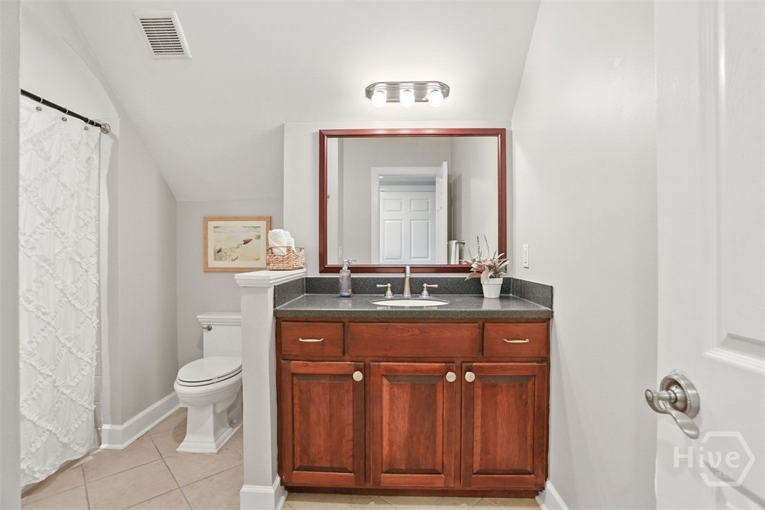 Bonus Suite bath