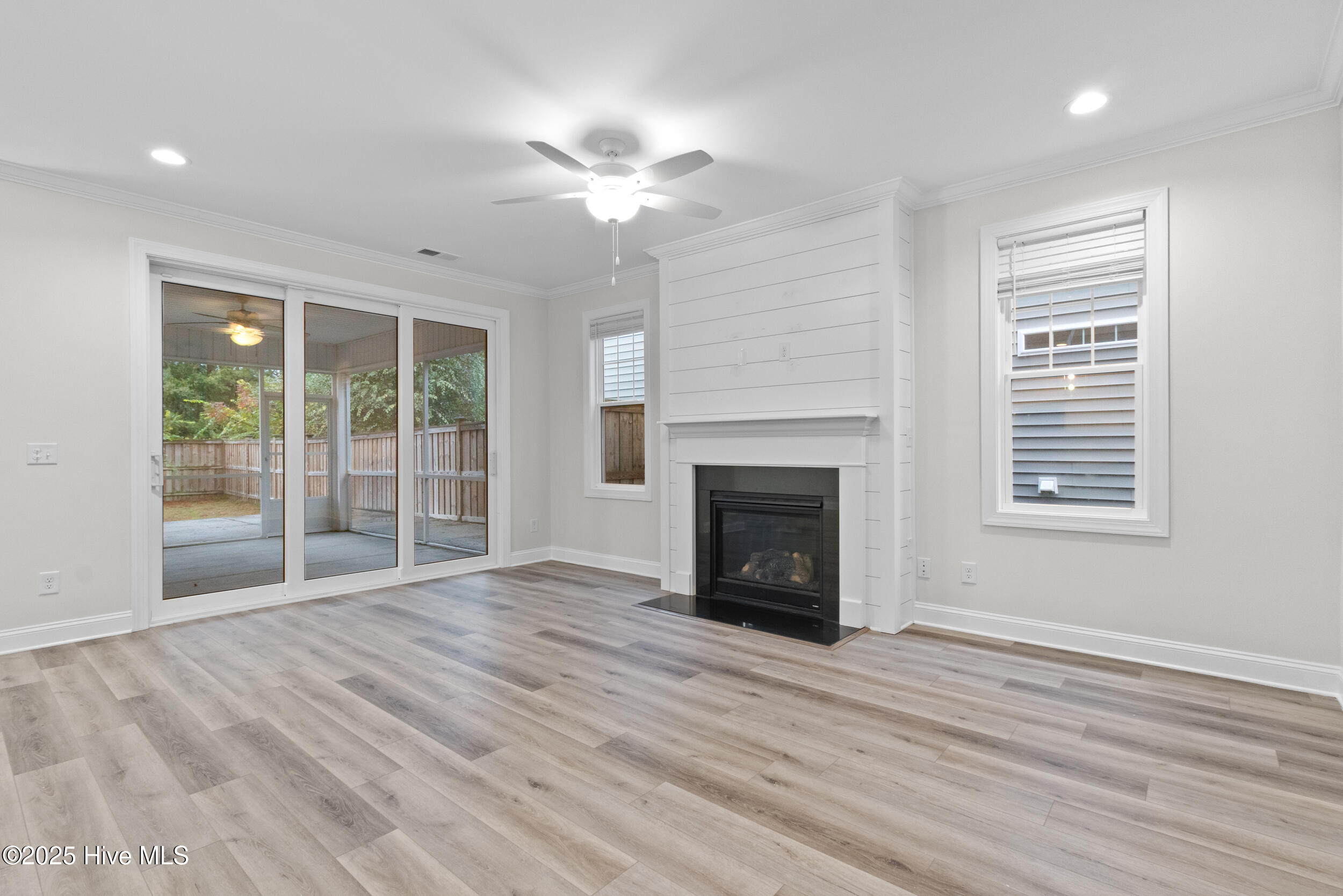 100561521 | Photo 10