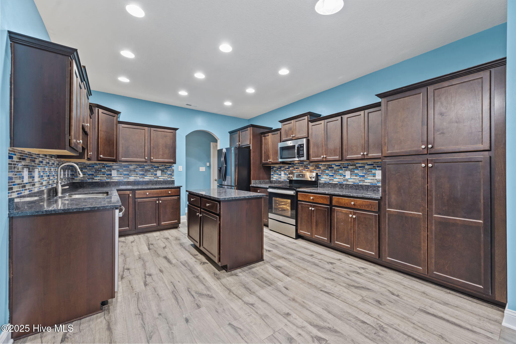 100546681 | Photo 16