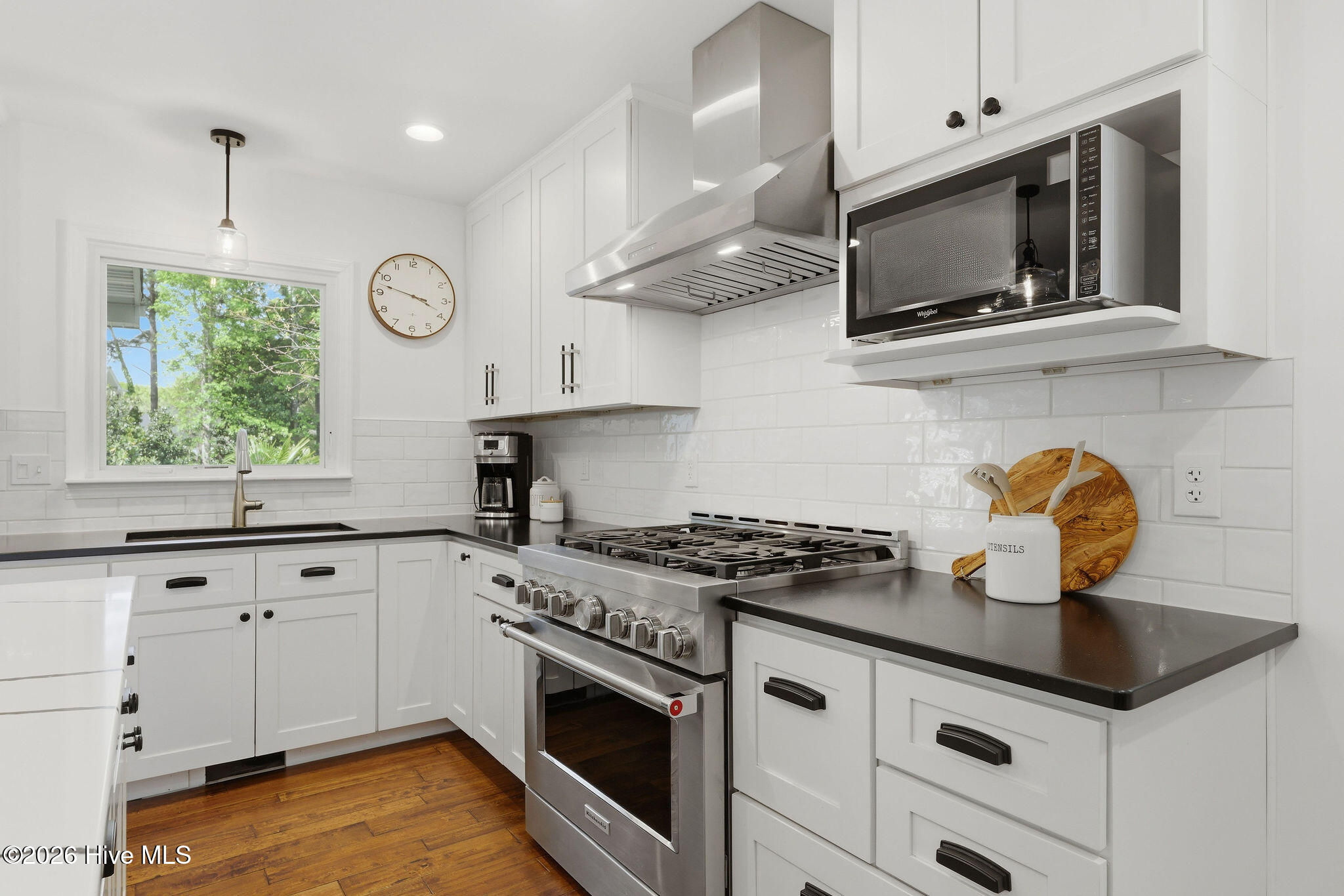 100567317 | Photo 37