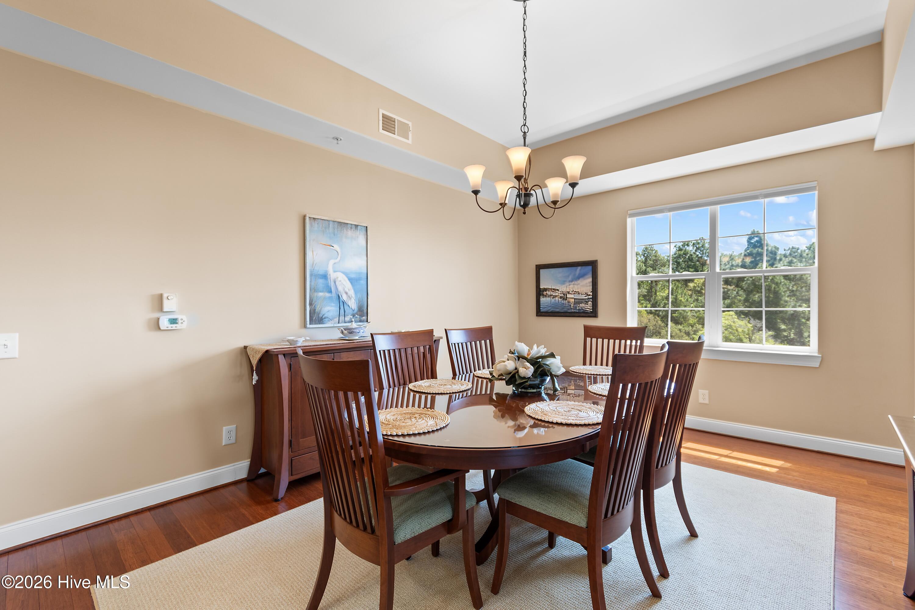 100567297 | Photo 17