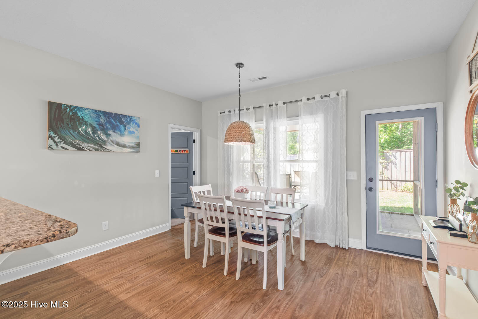 100549772 | Photo 13