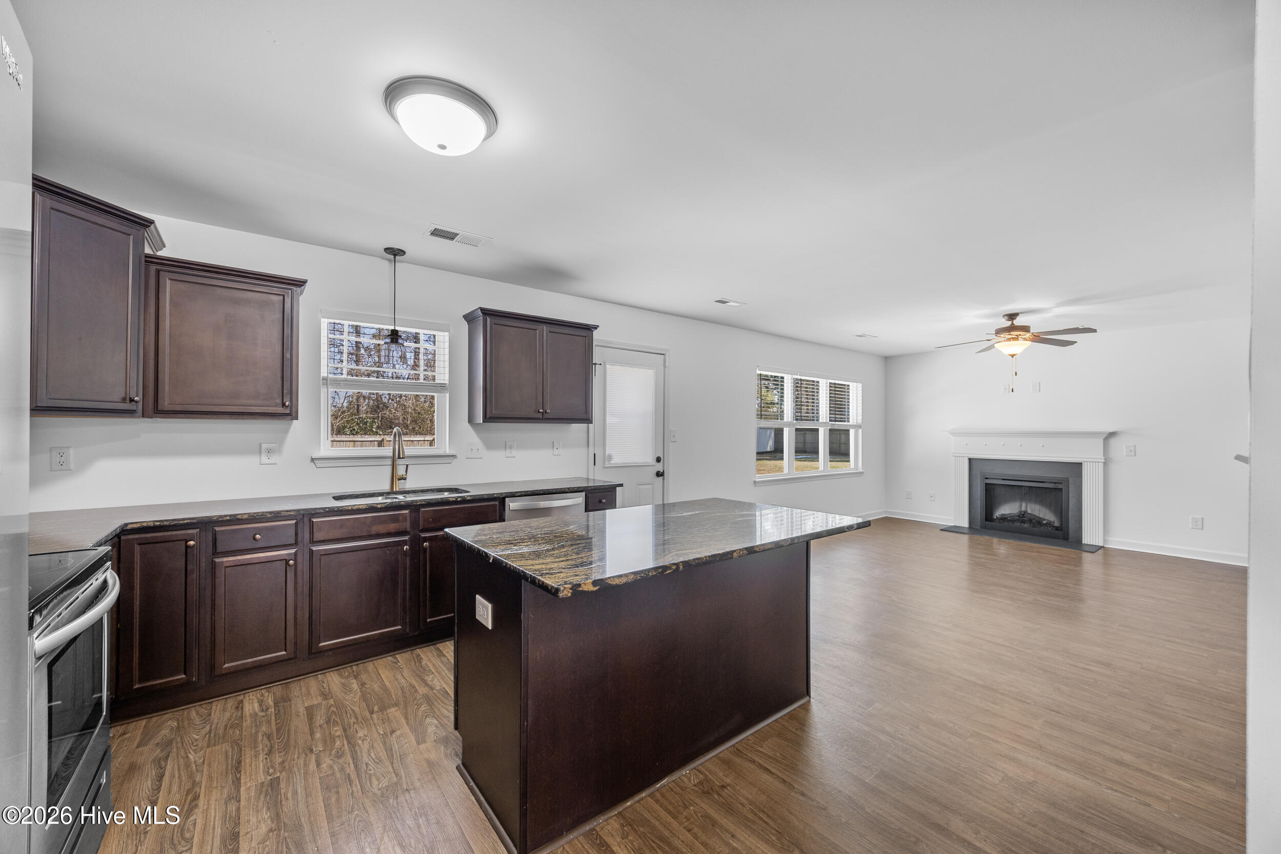 100553929 | Photo 12