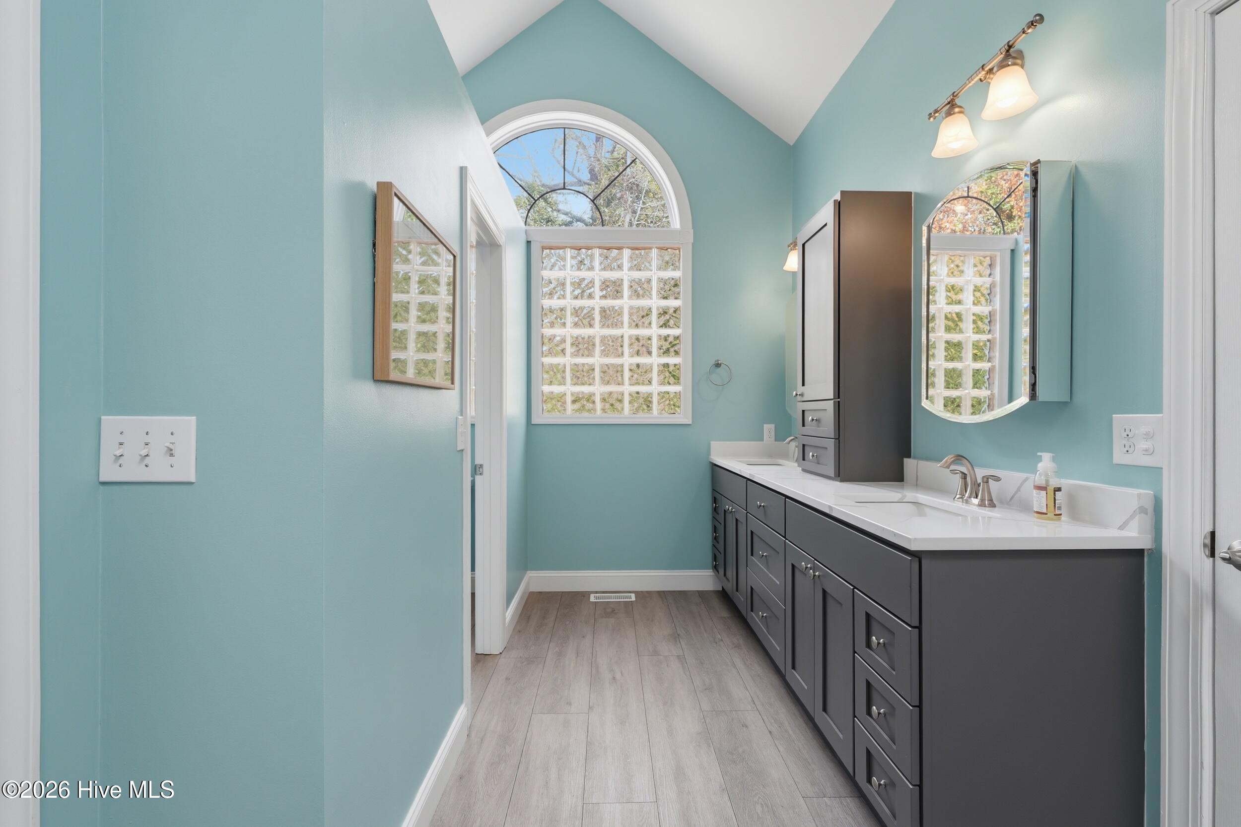 100559694 | Photo 26