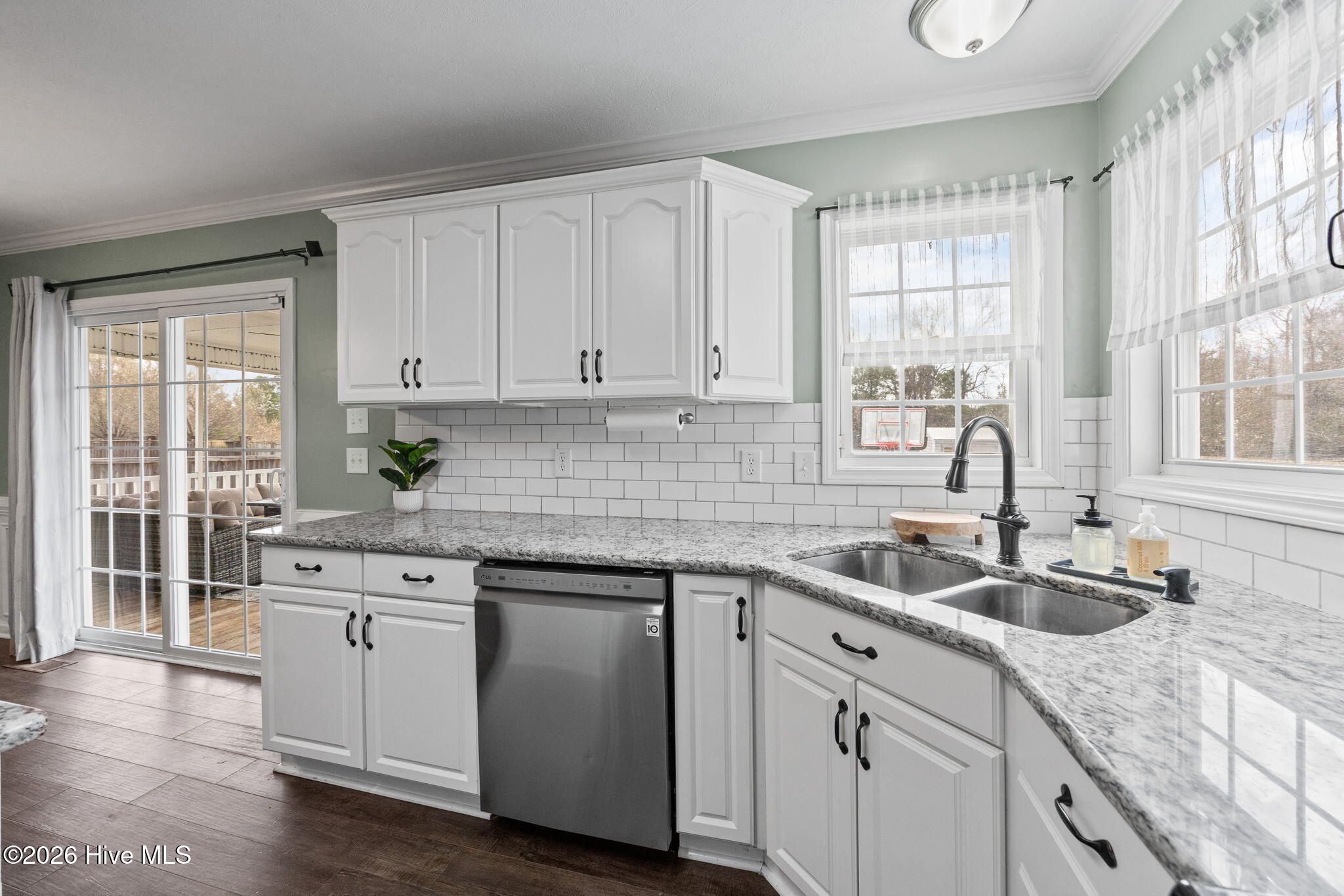 100558634 | Photo 12